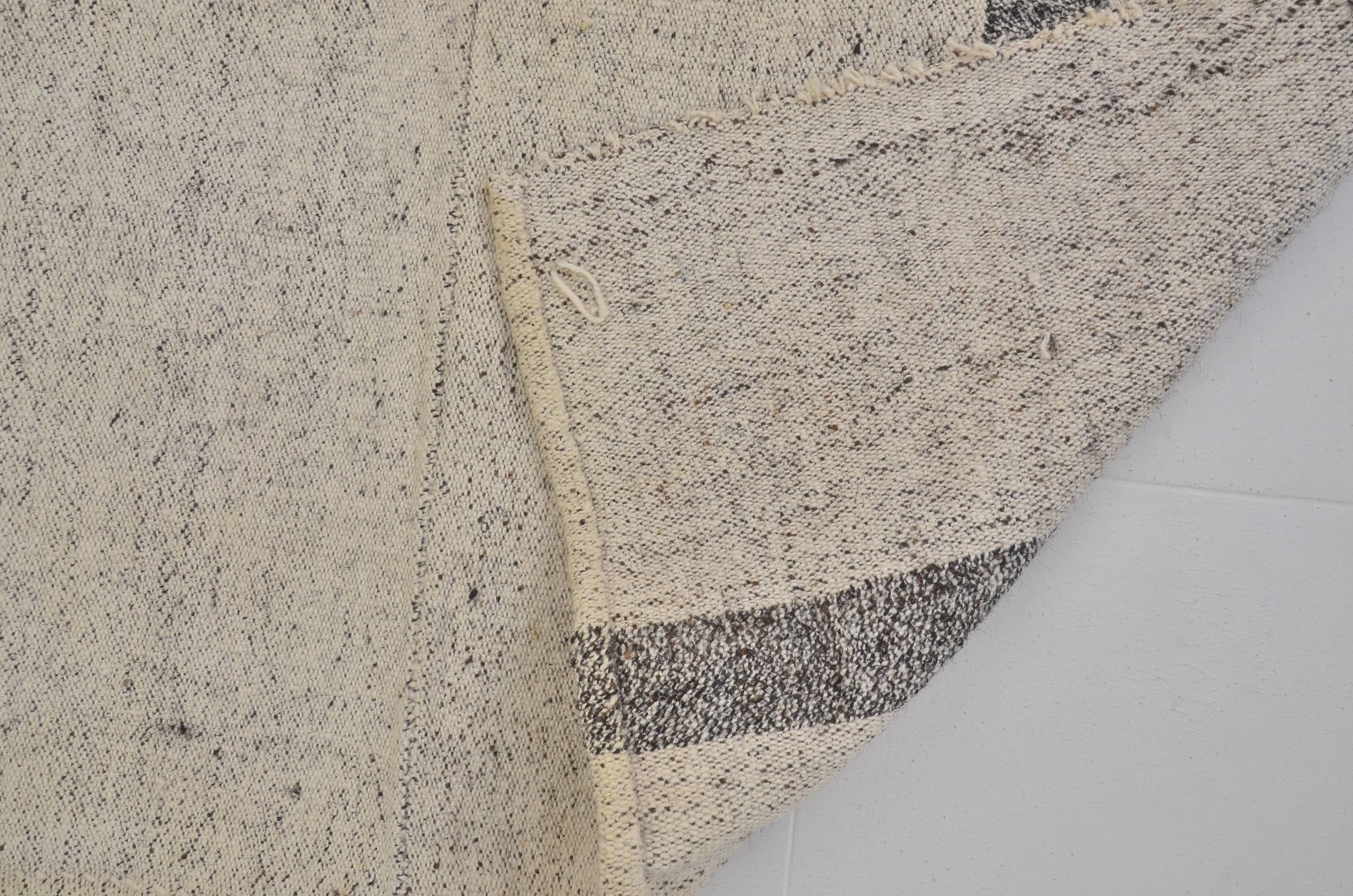 Tapis Kilim beige et noir