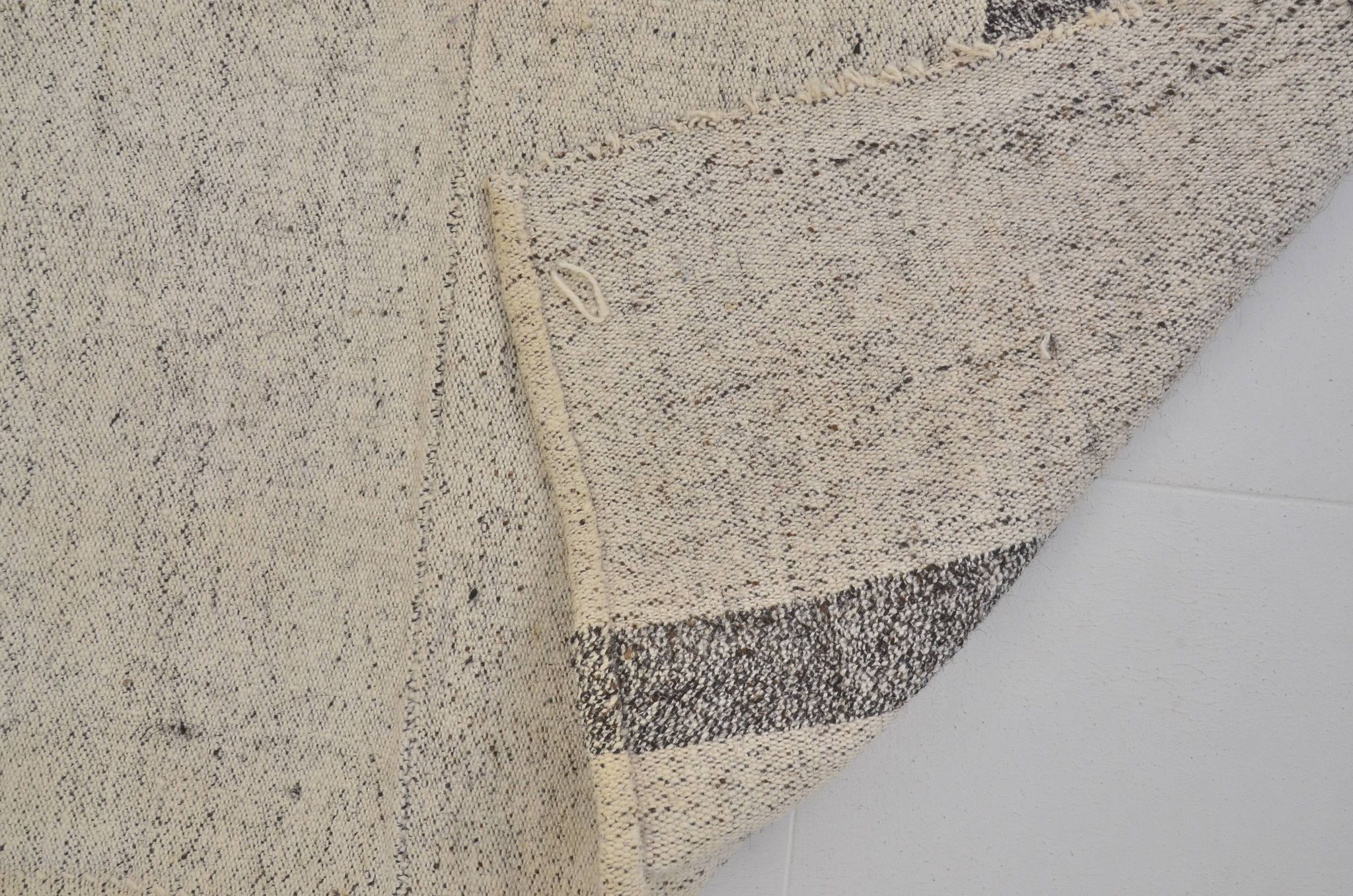 Tapis Kilim beige et noir