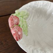 Vintage hollow dish and its 6 strawberry slip bowls