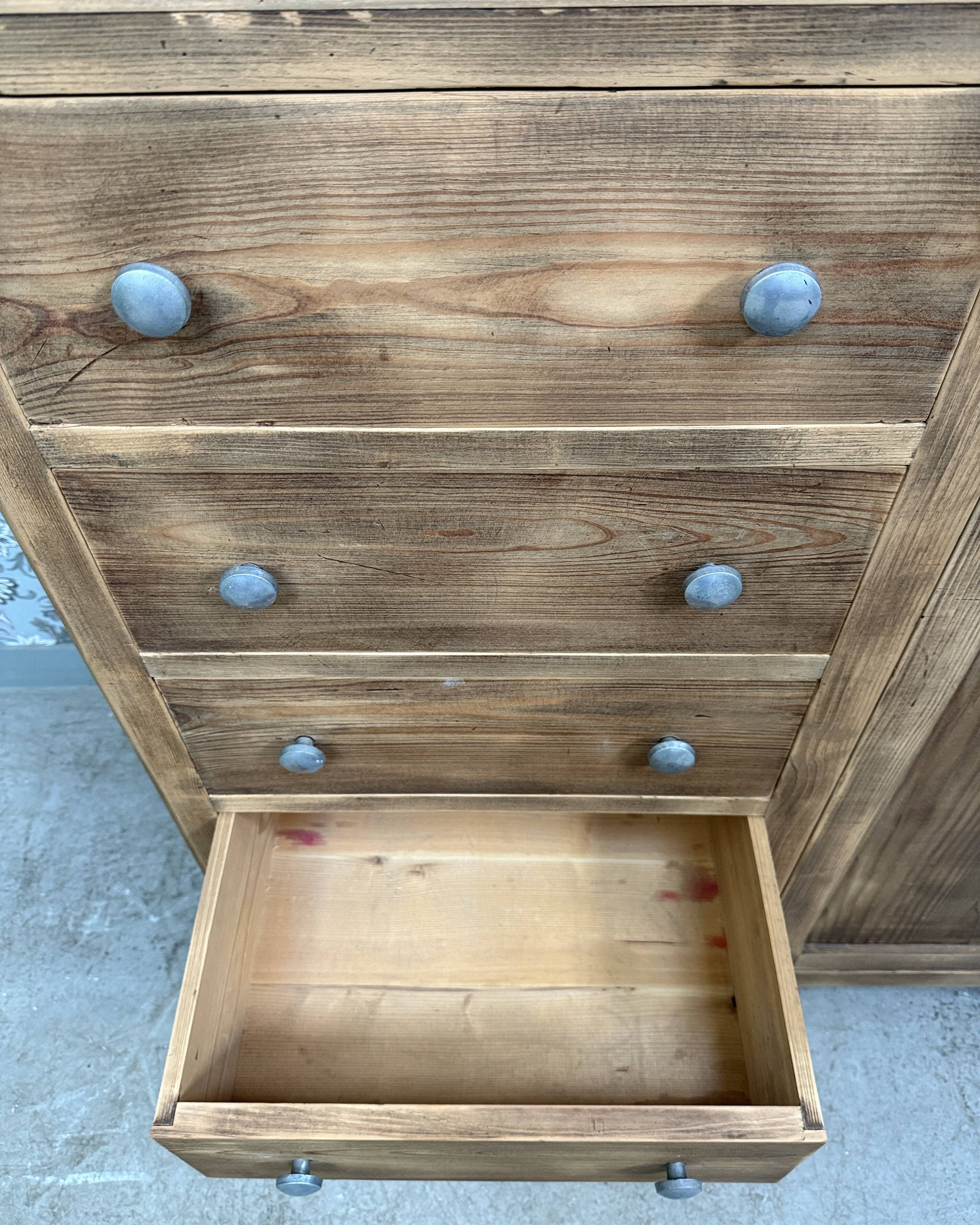 Armoire asymétrique art déco (rénovée)