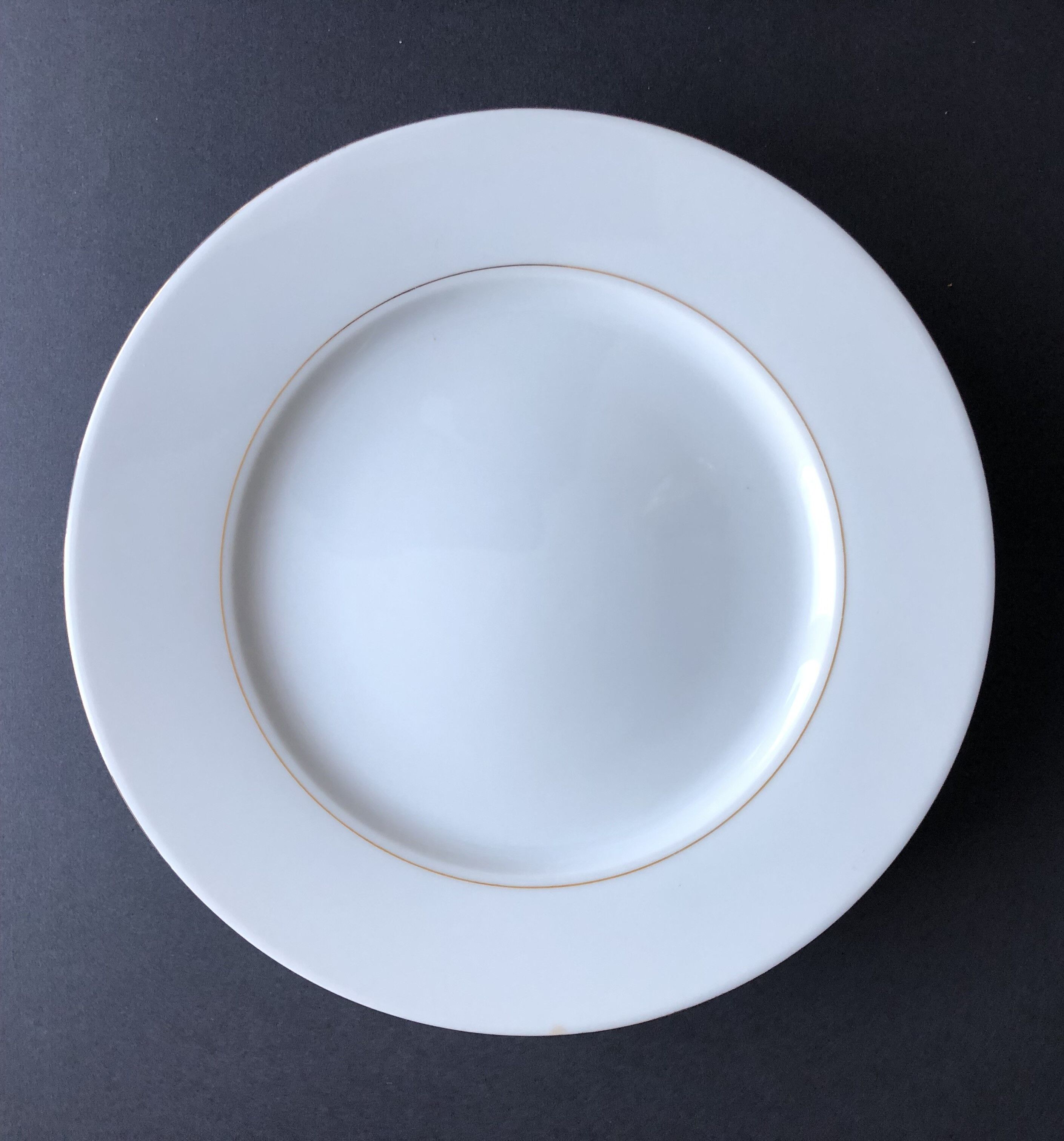 6 White porcelain plates