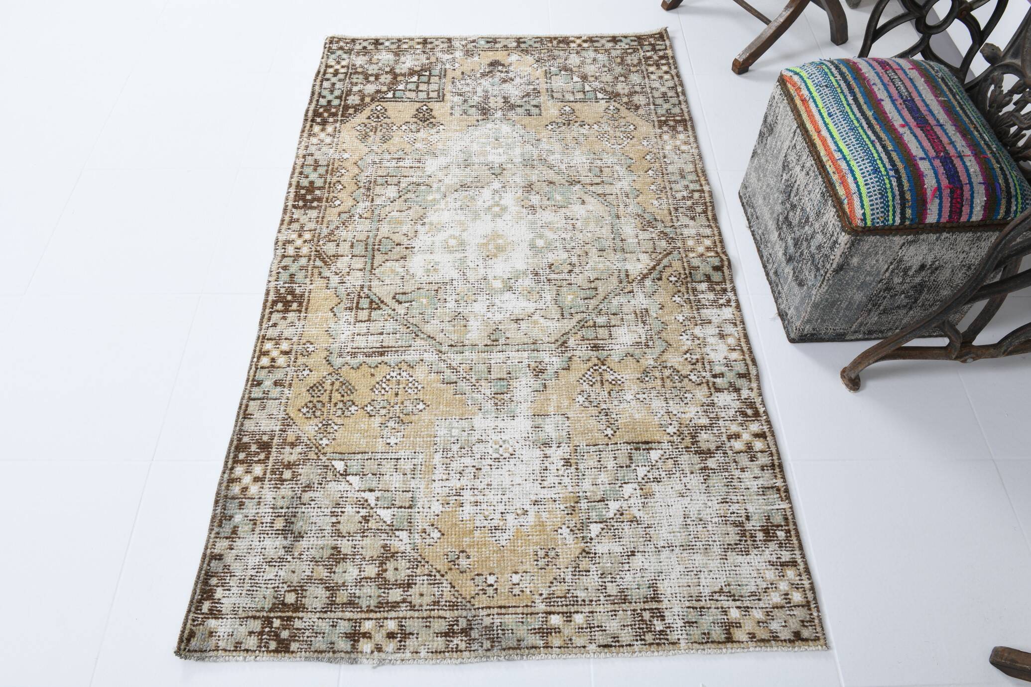 3x6 Shades Of Beige & Brown Classic Vintage Rug, 104x174Cm SK 17854