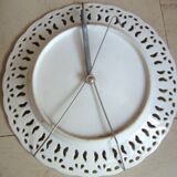 2 Decorative plates with openwork rim