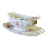 Very pretty sauce boat on a Limoges porcelain terrace in very good condition.