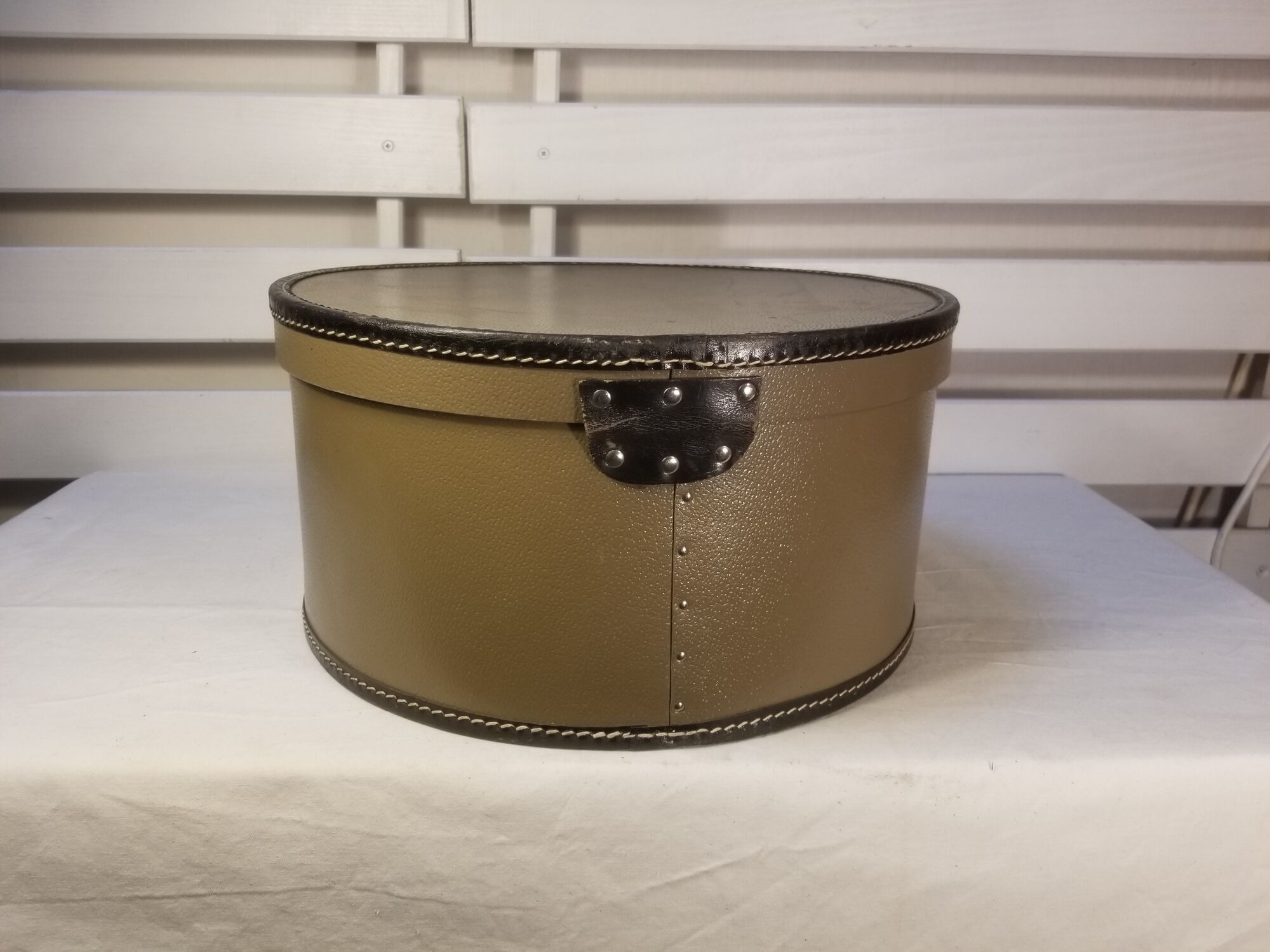 Vintage German Hat Box - Prima Hartplatte - Round and Green Khaki