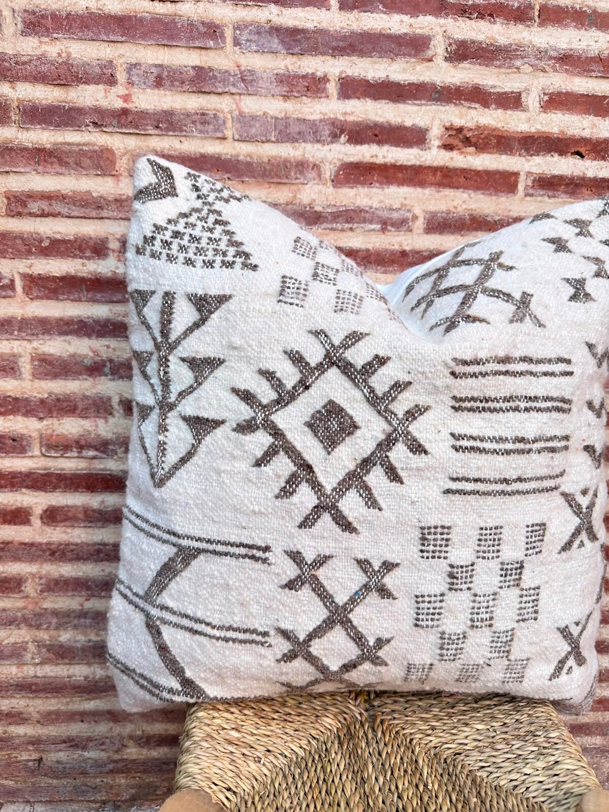 Handmade Berber wool cushion: Moroccan Kilim cushion (45x45cm)