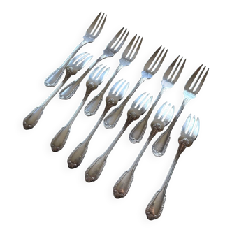 Série de 12 fourchettes à dessert, modèle godrons