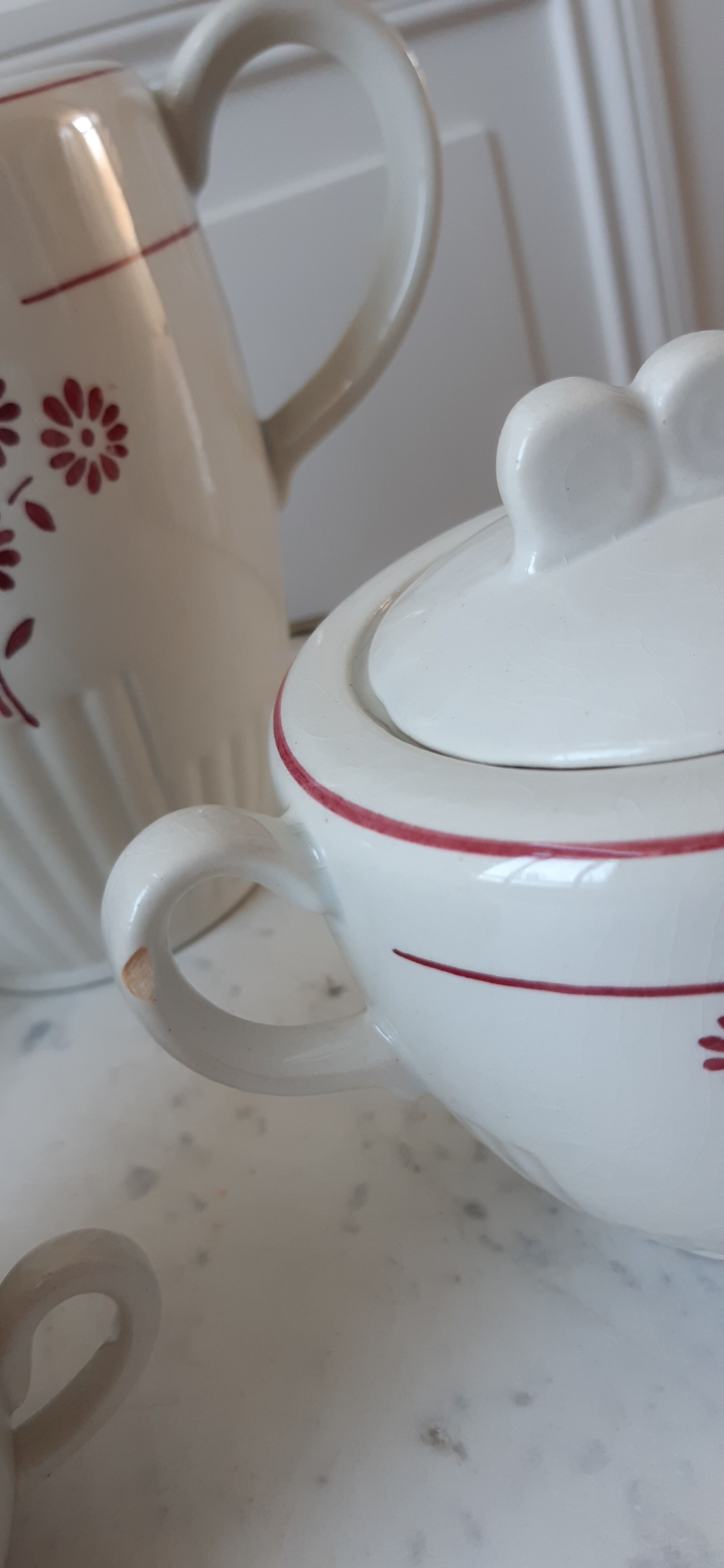 Coffee service KG Lunéville consisting of a coffee maker, 6 cups and a sugar bowl years 30-40