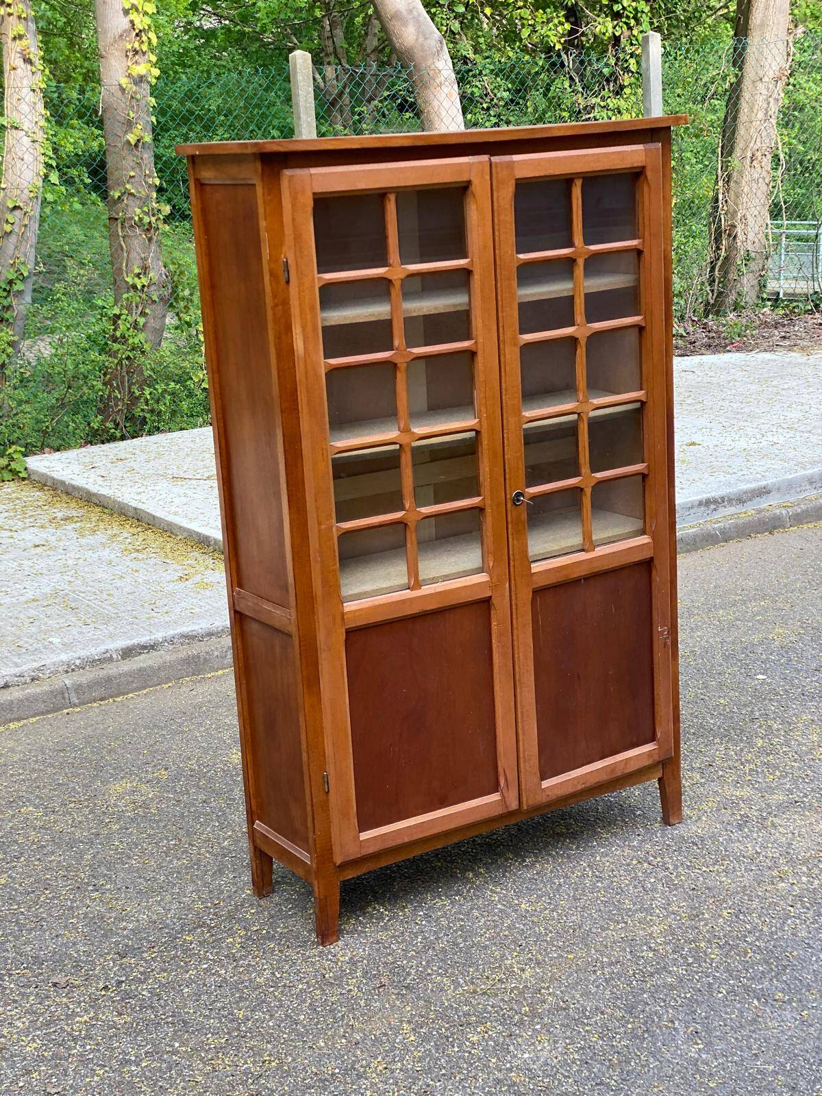 Vitrine parisienne en bois des années 50