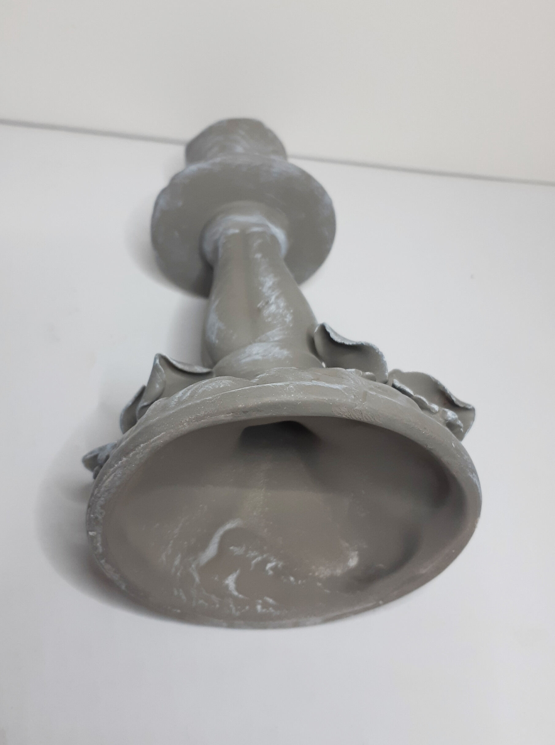 Bougeoirs de table en porcelaine italienne Capodimonte, fin XIX ème , patinée taupe