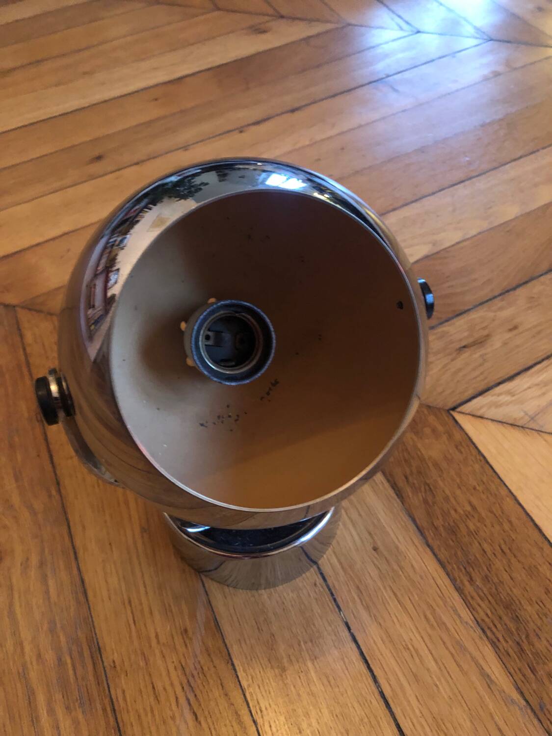 Eye ball table lamp
