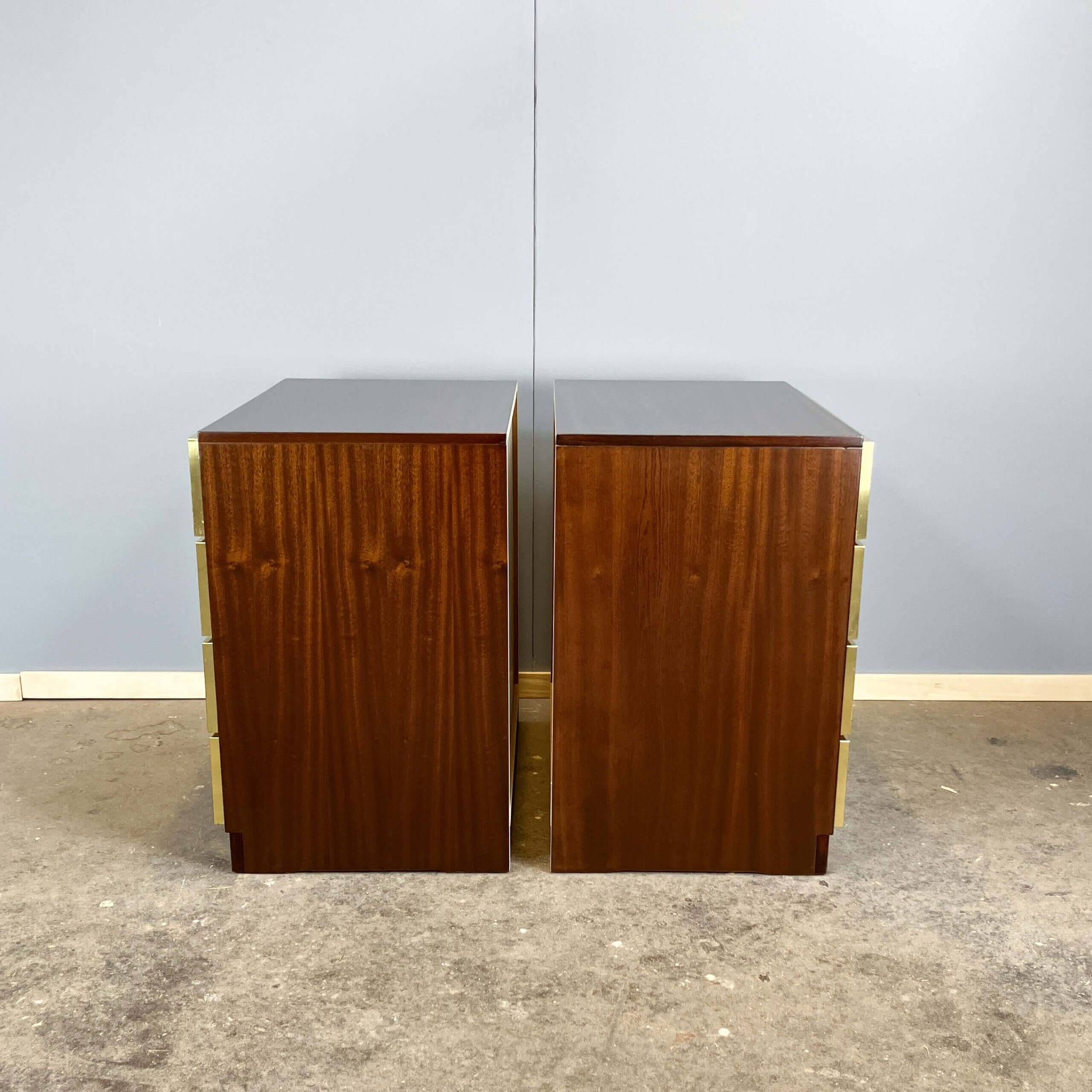 2 tables de chevet / petites commodes de style Campagne, années 1970