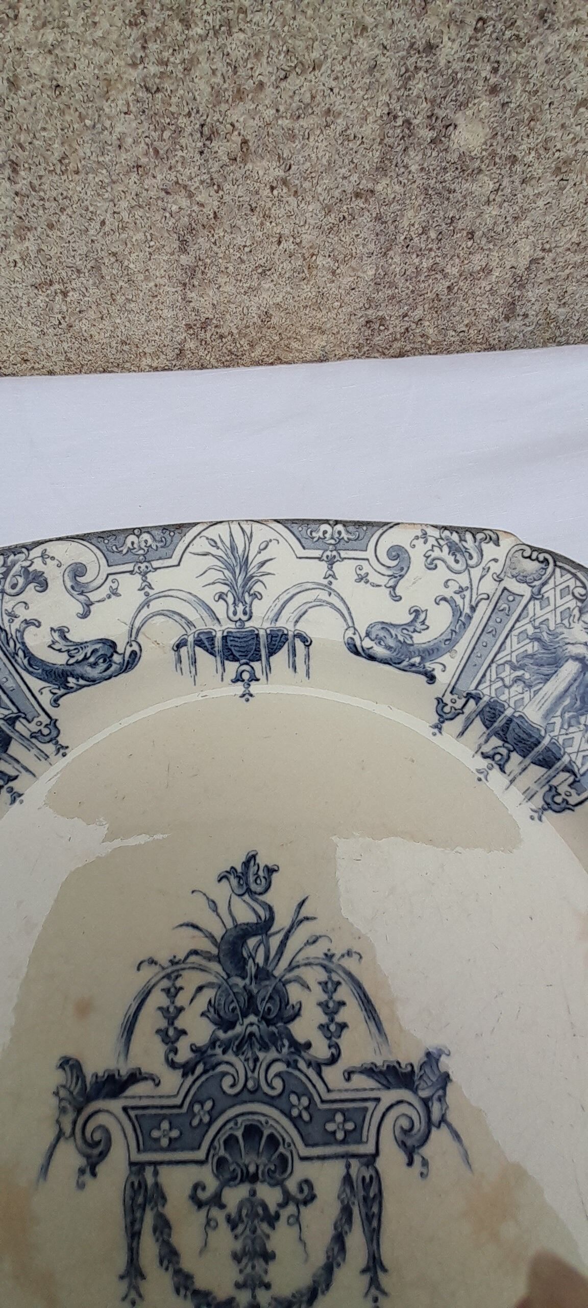 Plate on pedestal in Gien earthenware Iron earth numbered 42 late XIX th Diam 25 cm