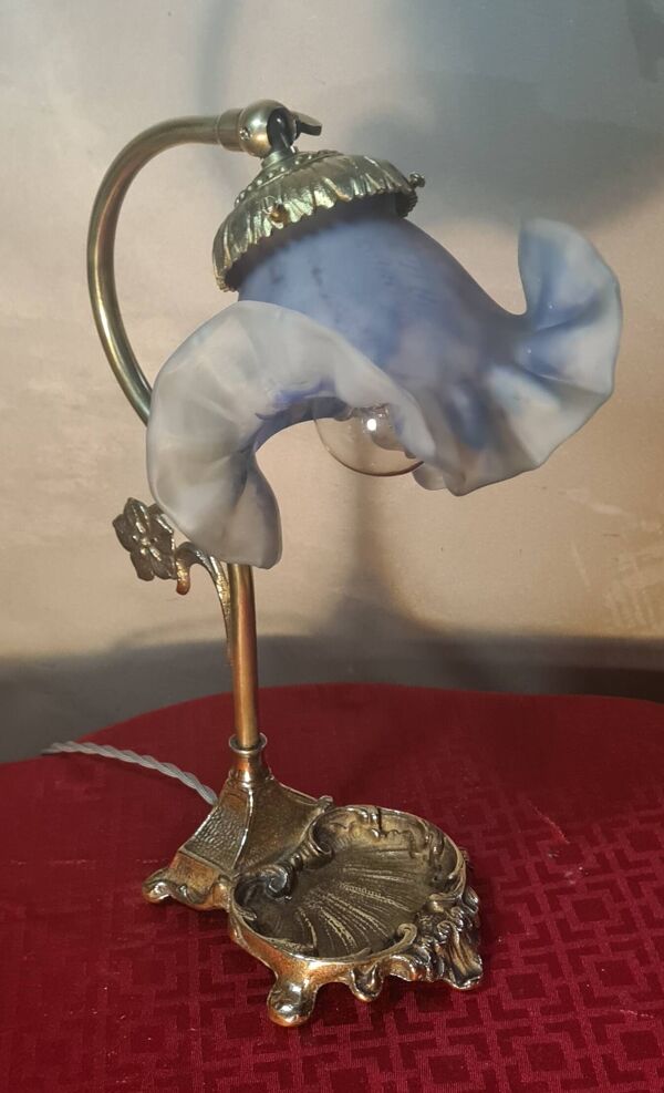 Lampe de table en bronze et tulipe signée Vianne, 1900