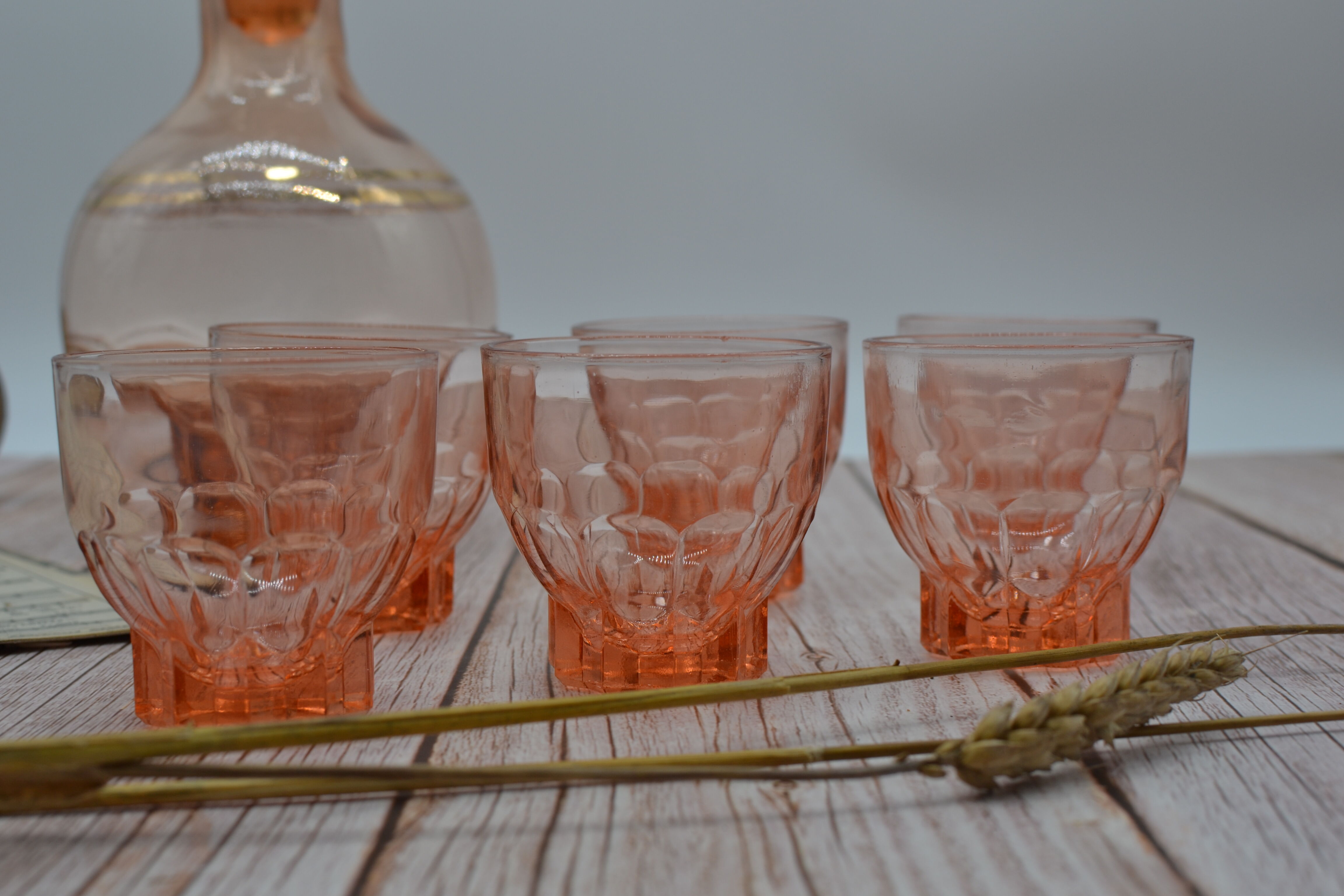 Vintage pink decanter with its 6 glasses