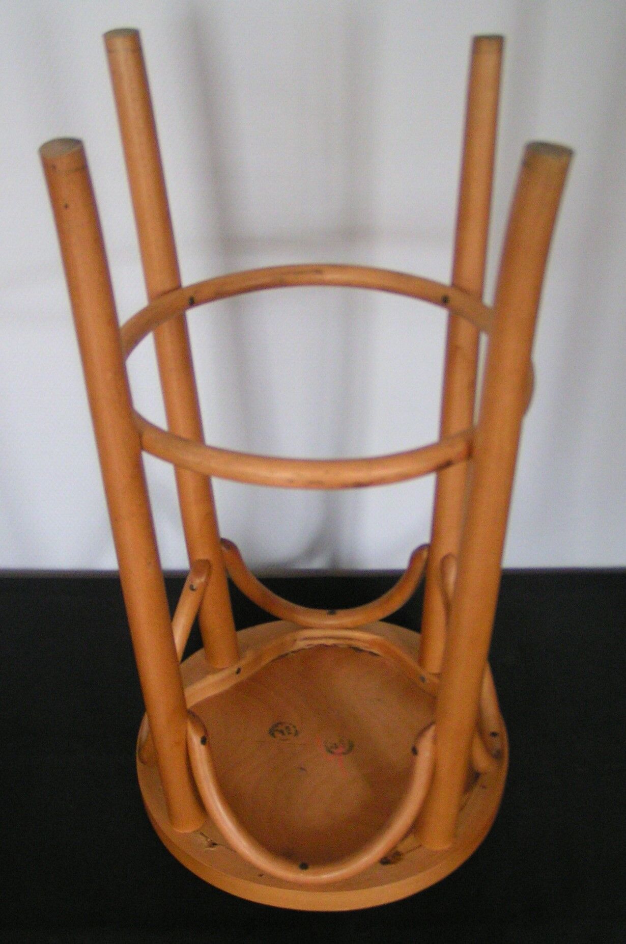 Tabouret ancien en bois cintré style baumann