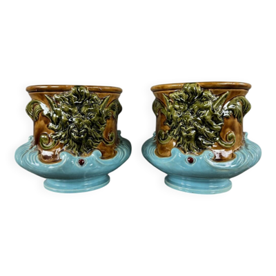 Paire de cache-pots en barbotine à décor de mascarons, XIXe siècle