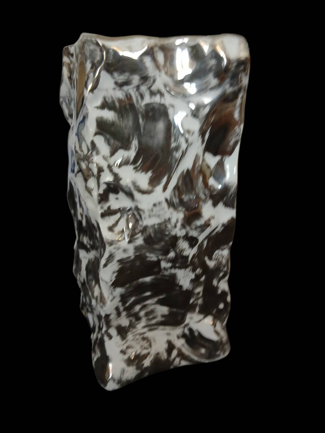 Contemporary vase in Limoges porcelain
