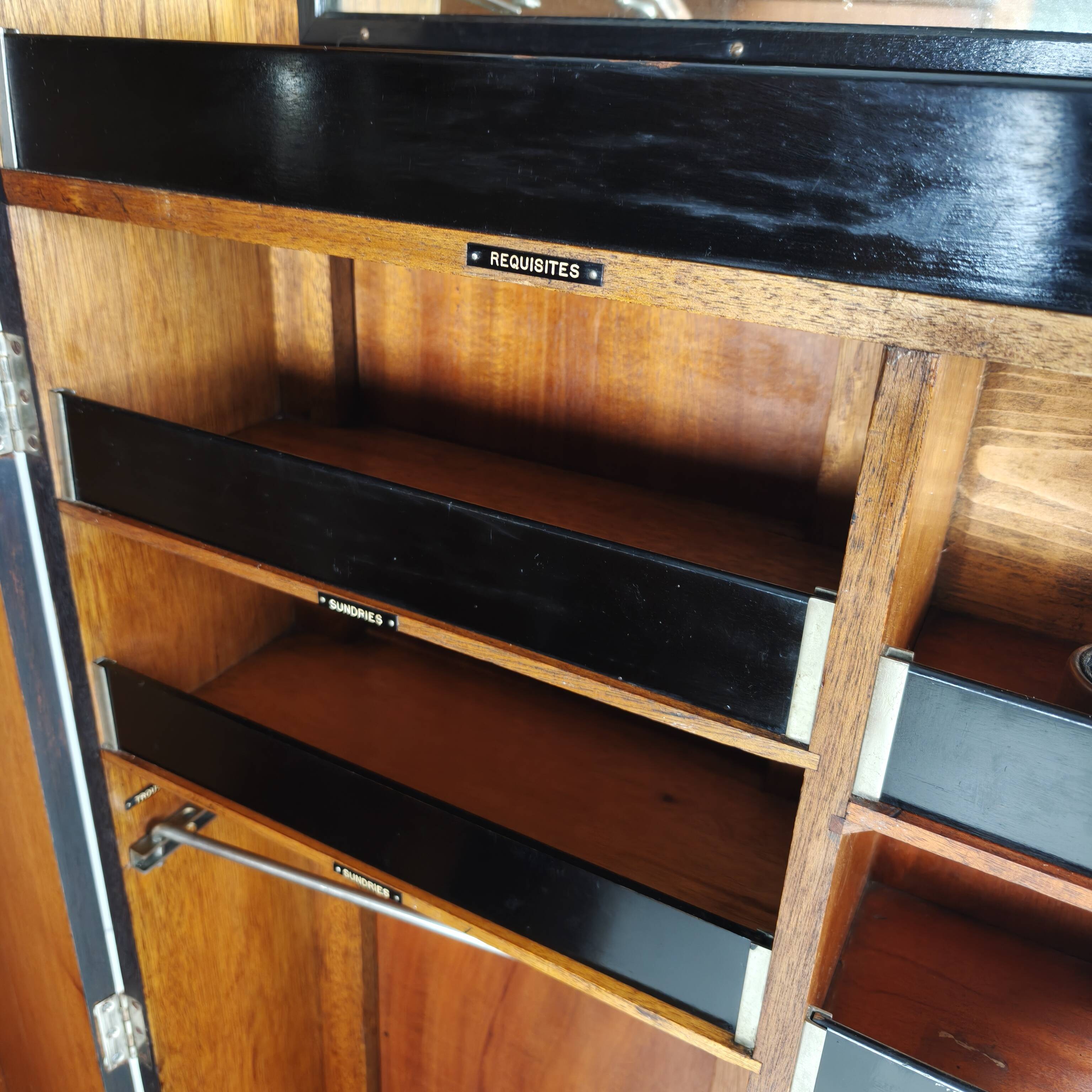 Art Deco Compacton Gentleman’s Wardrobe – 1920