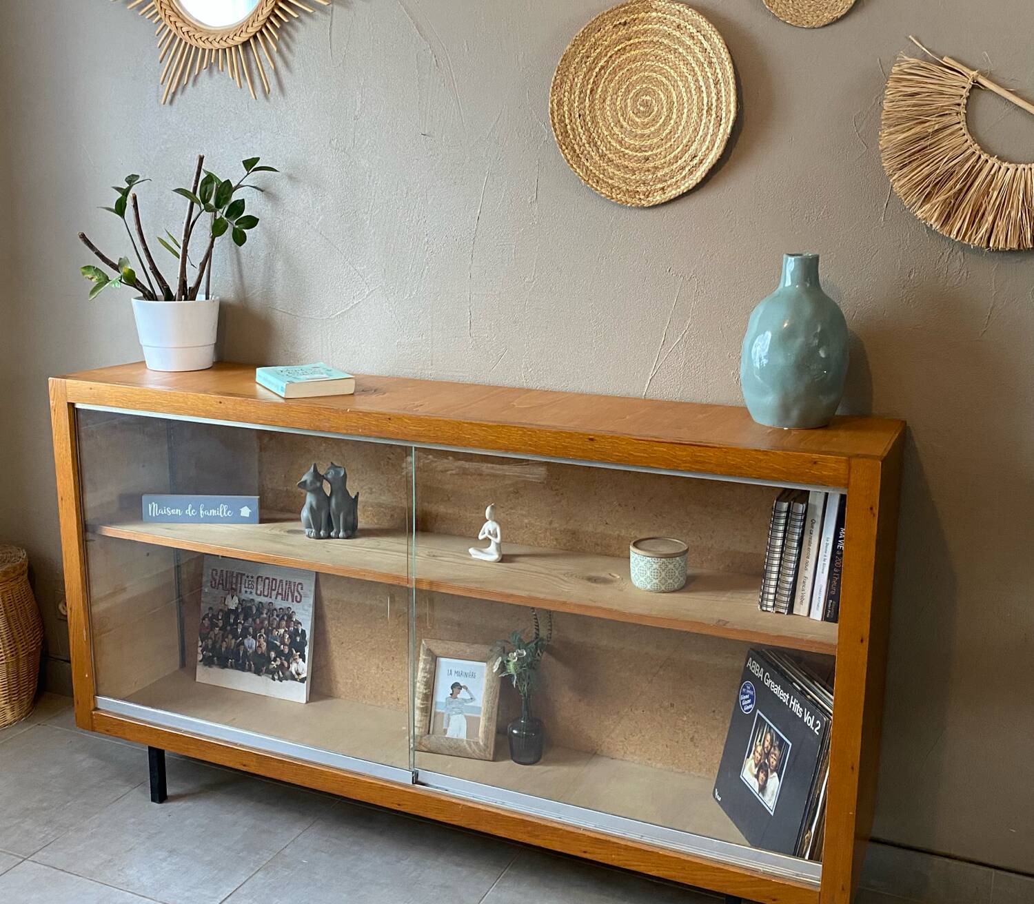 Vintage display cabinet / bookcase