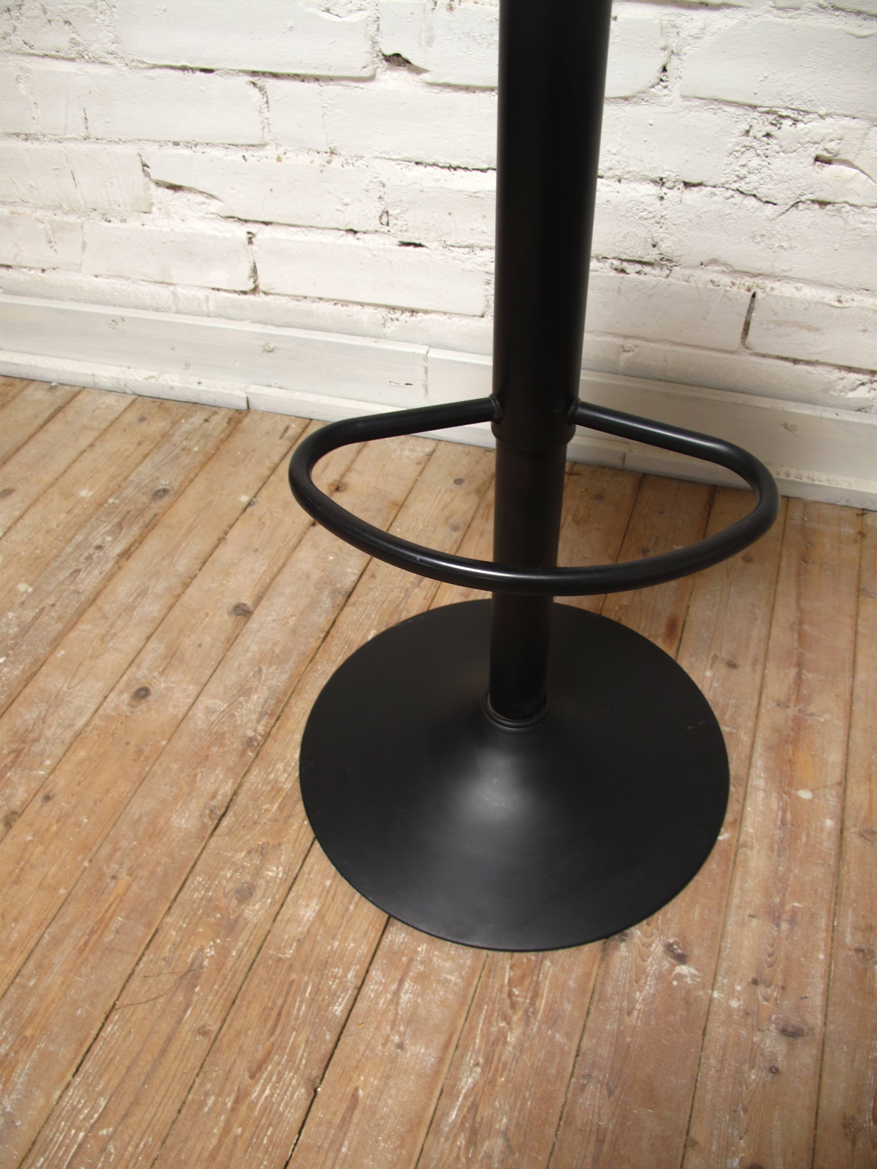Bar stool seated leather and foot metal