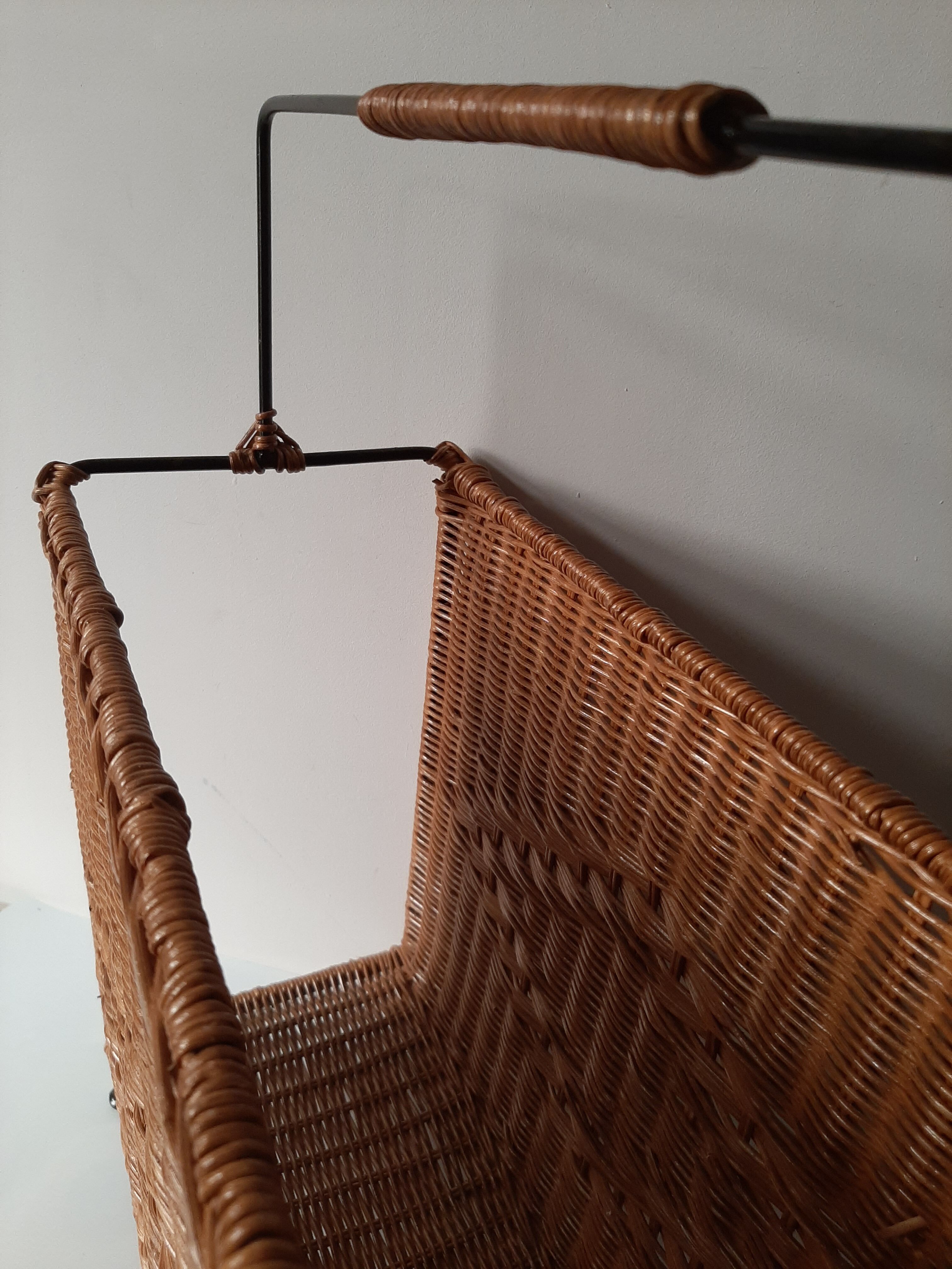 Door vintage rattan magazine