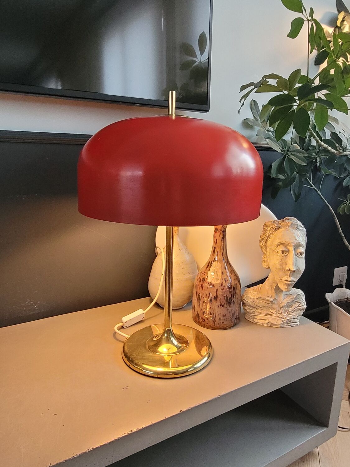 Vintage table lamp with bell shade and brass base