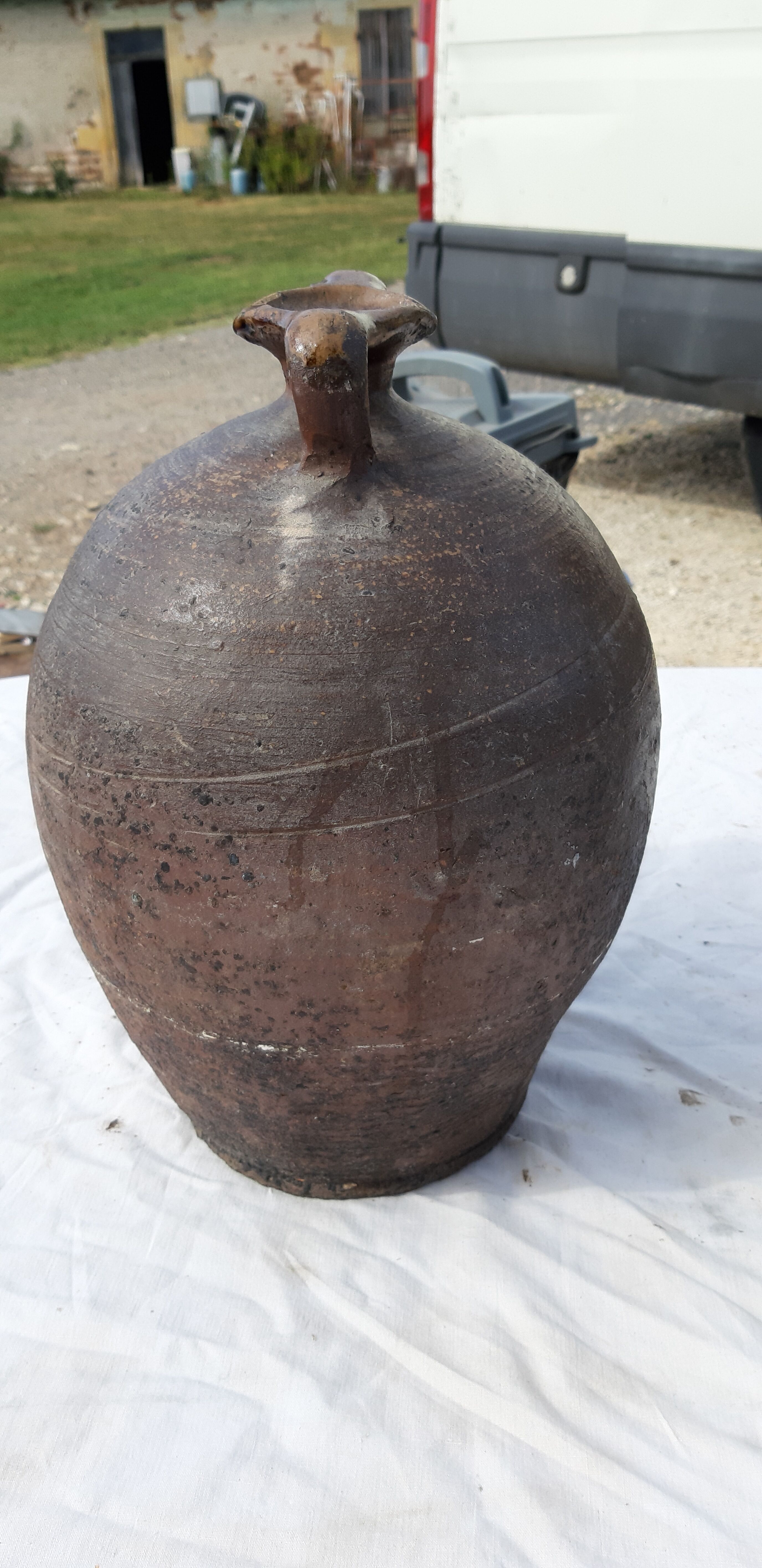 2 potiches in sandstone 19th