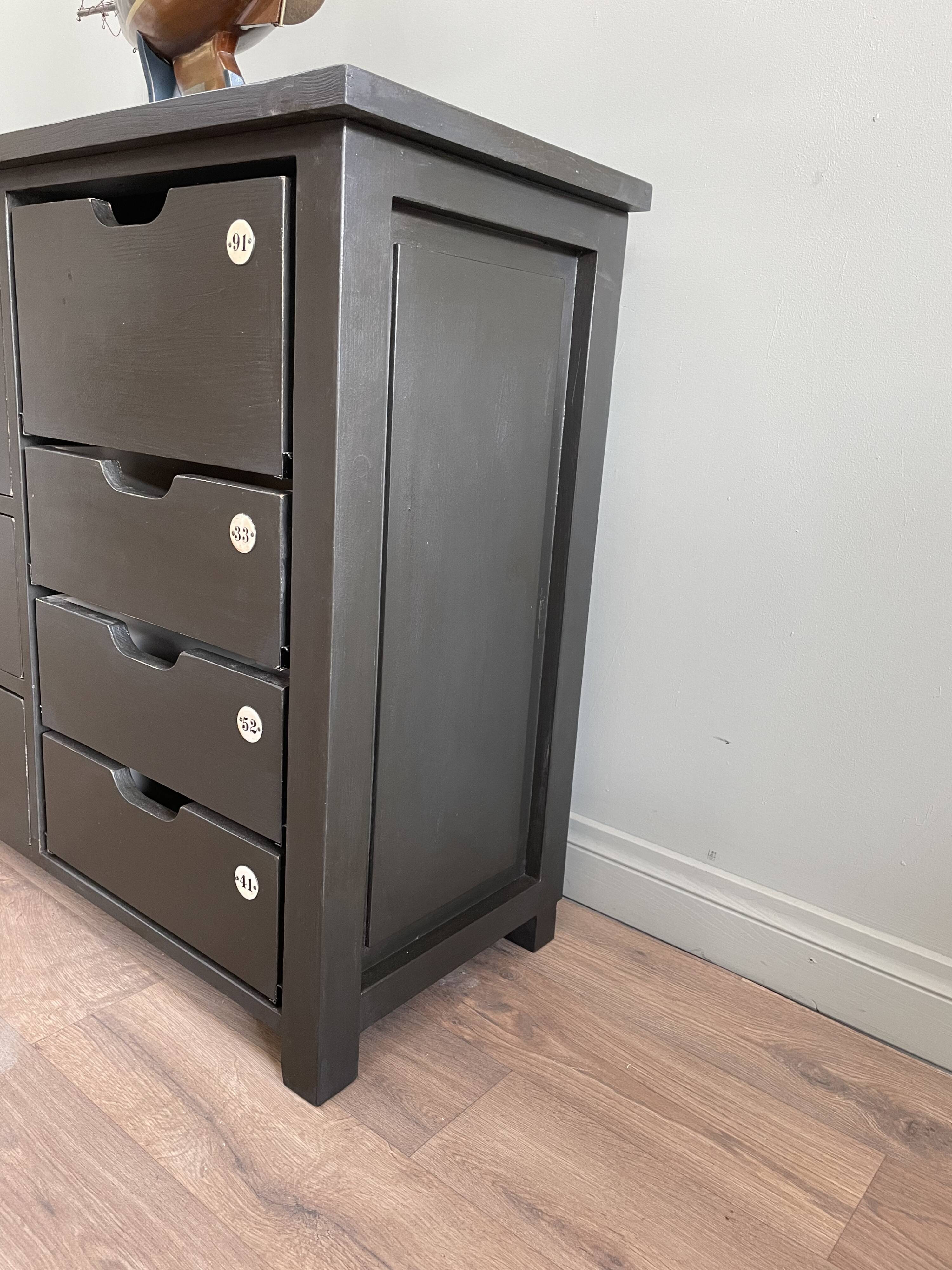 Trade cabinet with drawers