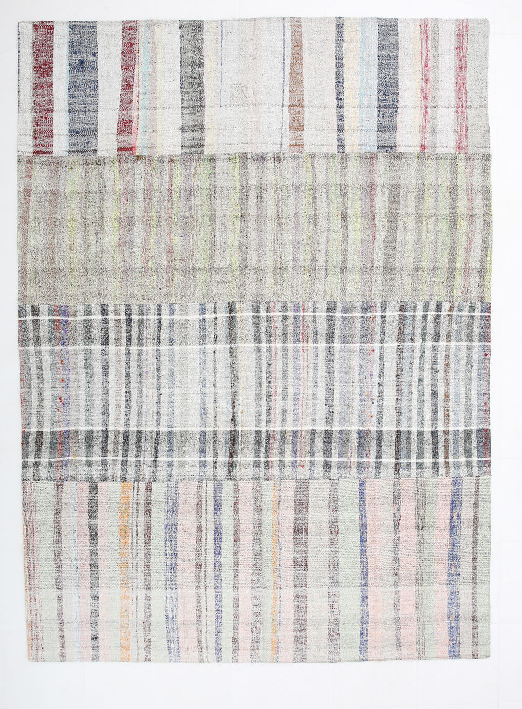 Ethnic vintage rug, 222x304cm