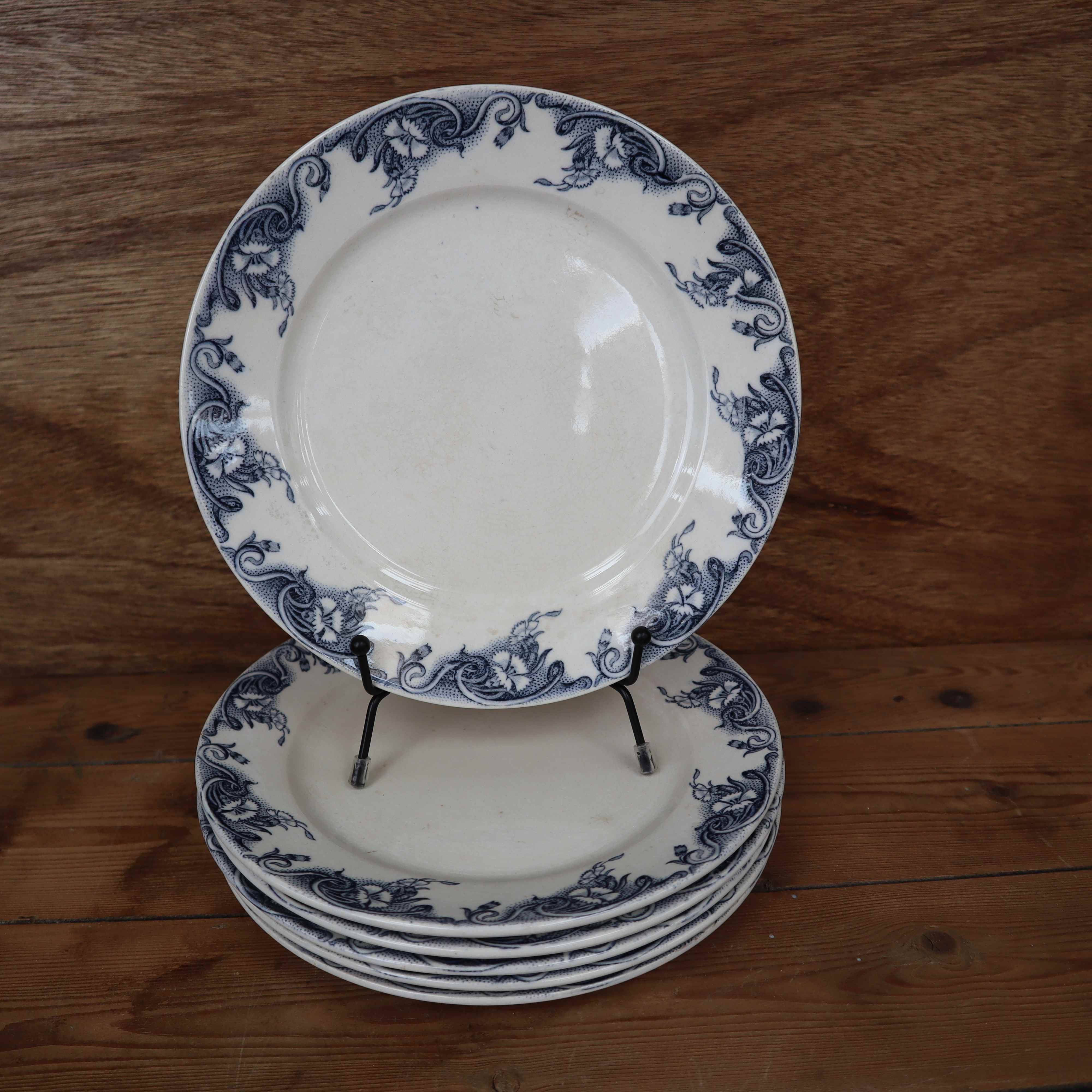 Antique earthenware dessert plates with the lions of France "Pernelle"