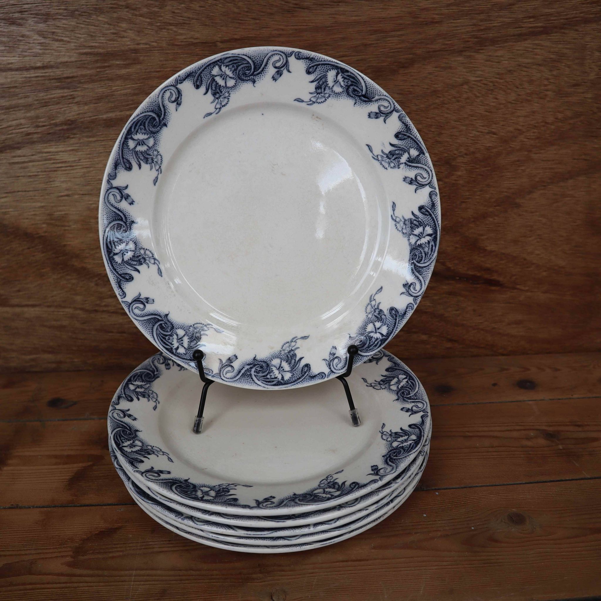 Antique earthenware dessert plates with the lions of France "Pernelle"