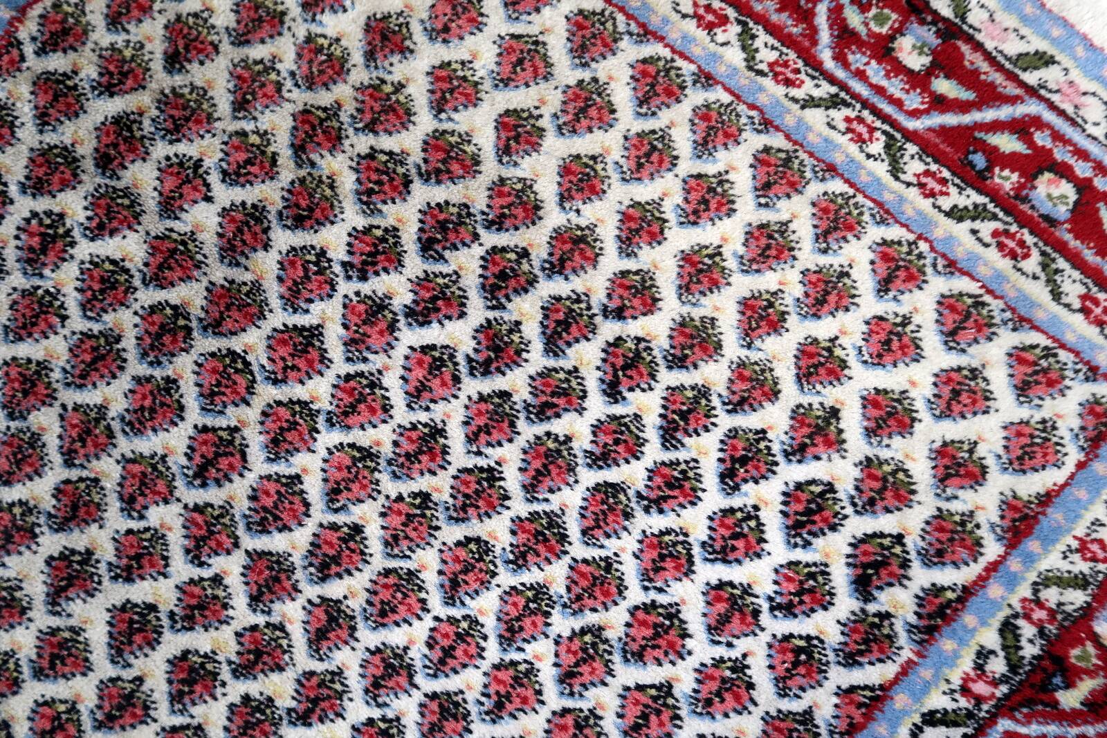 Tapis vintage indien Seraband fait main en laine – 94 x 162 cm – 1970s