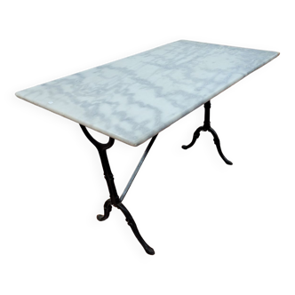 Bistro table in marble and cast iron