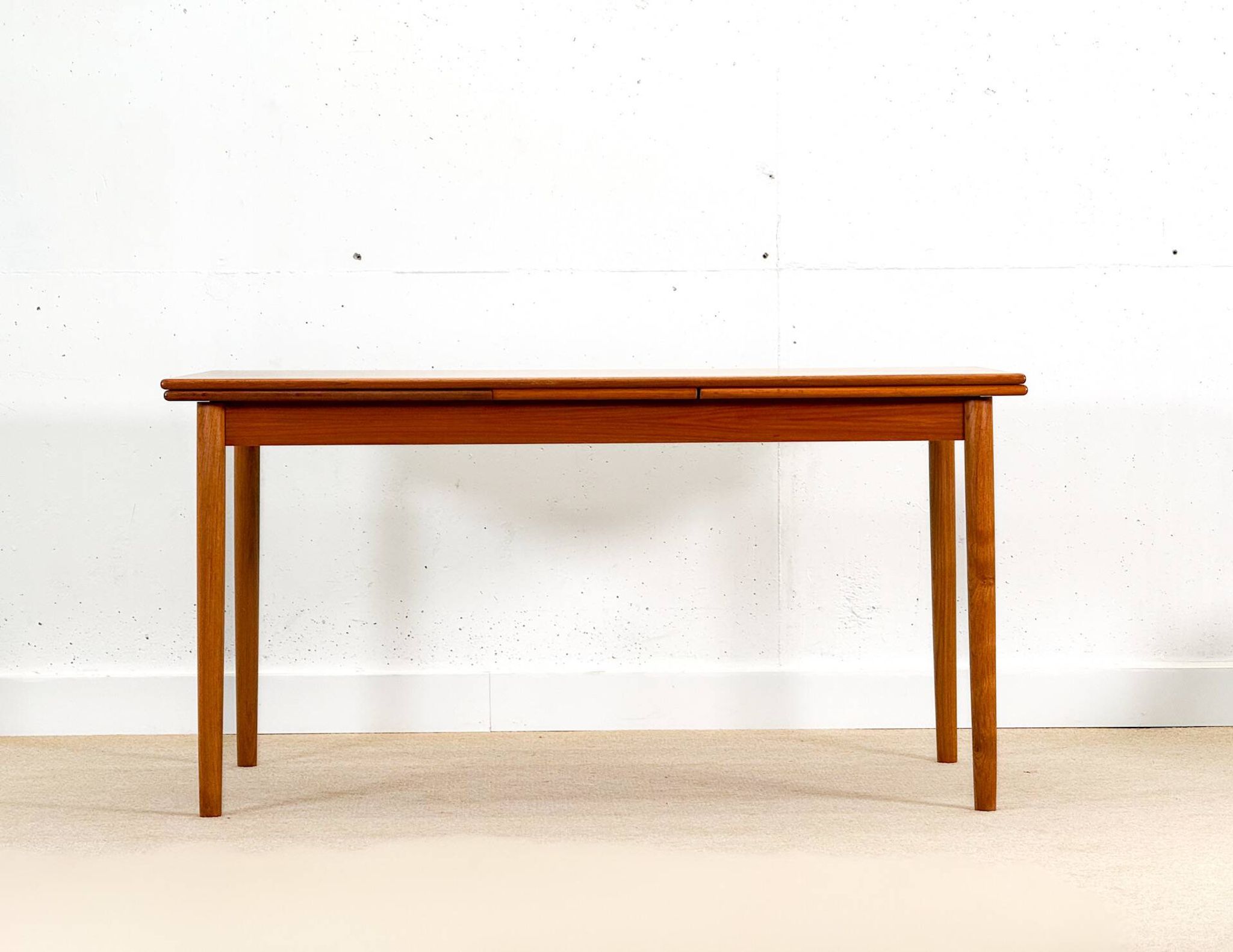Double extending teak dining table (Made in Denmark 1960)