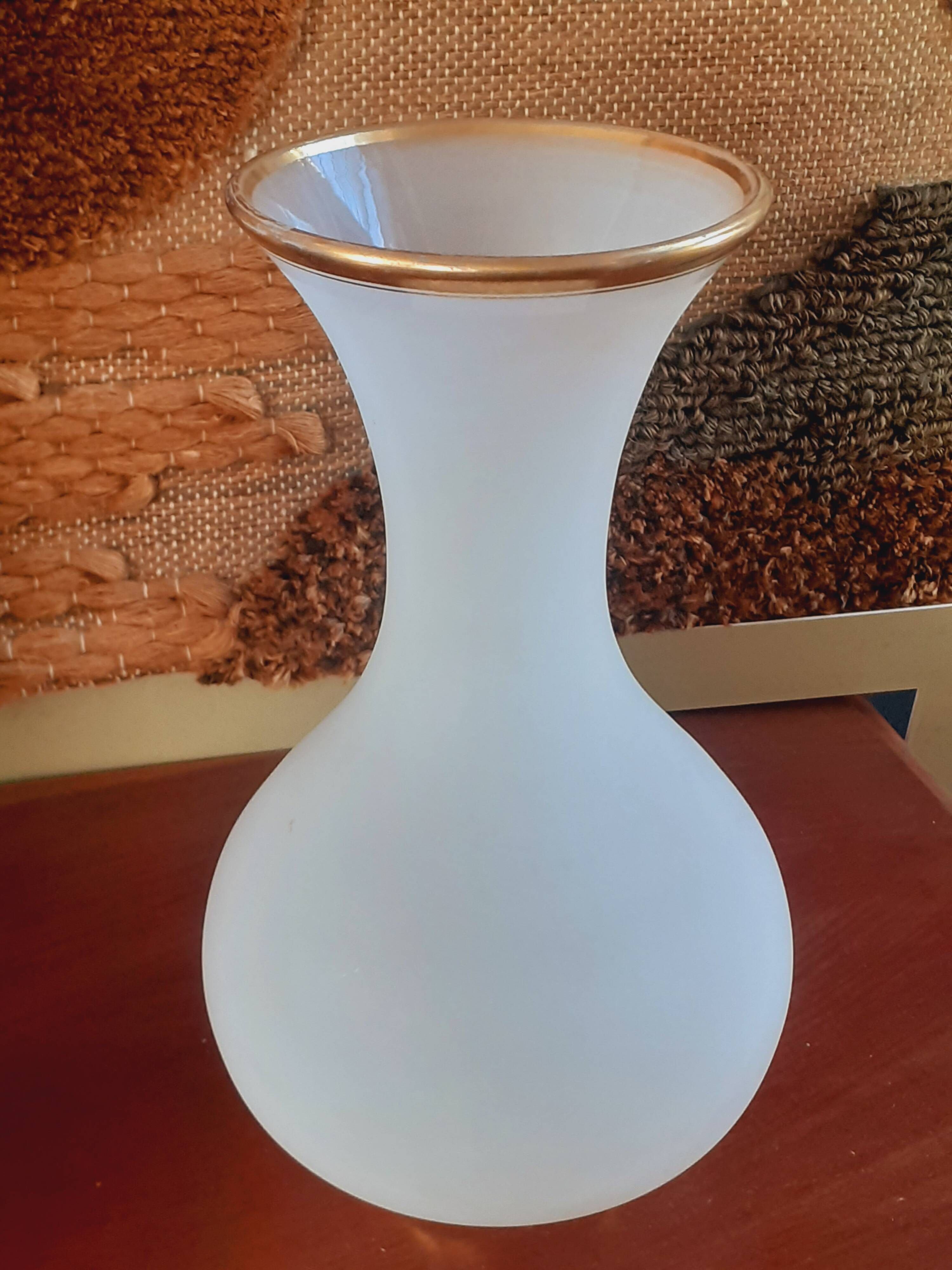 Vase en opaline et dorure début XIX ème