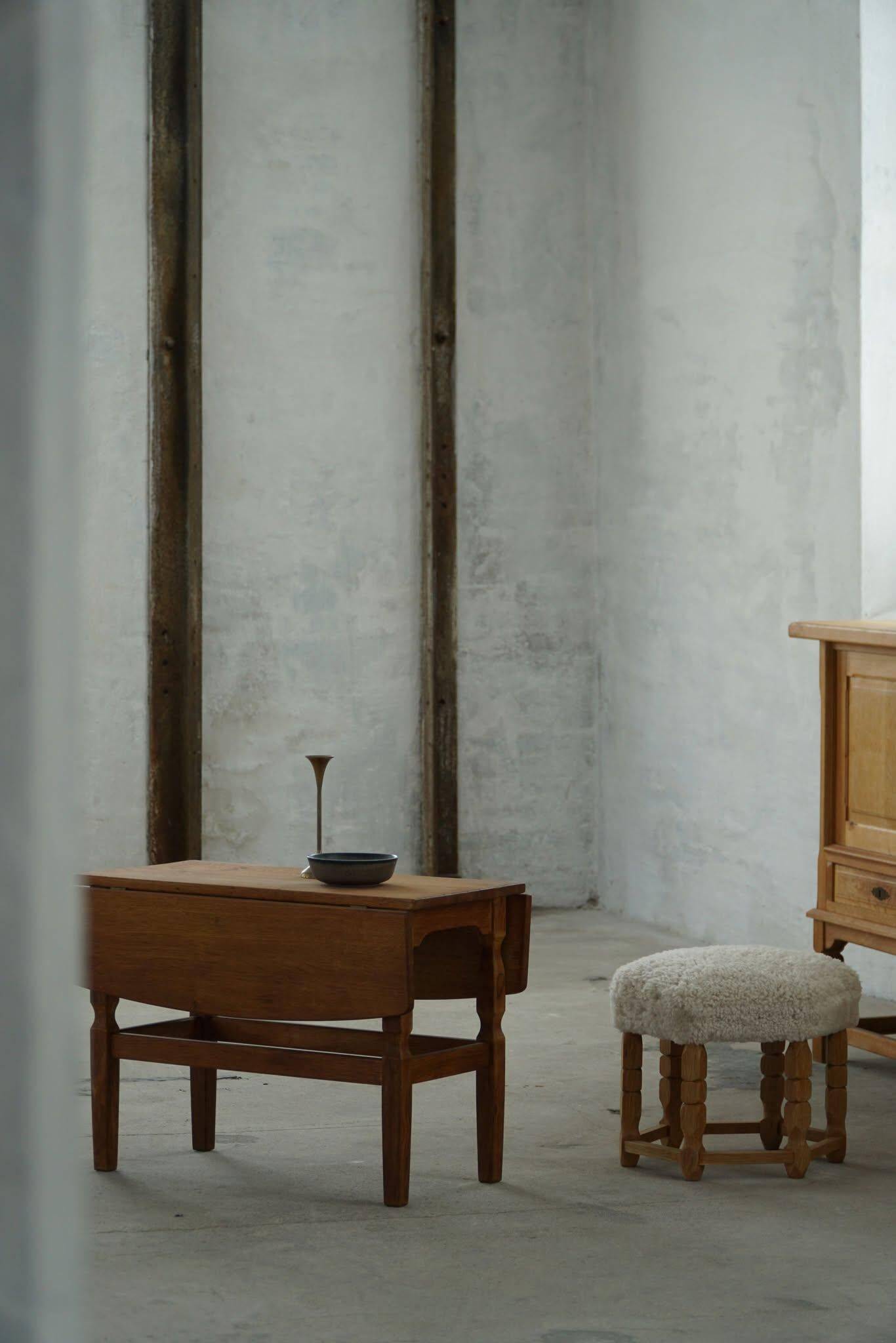 Modern Danish folding side table in solid oak, mid-20th century.