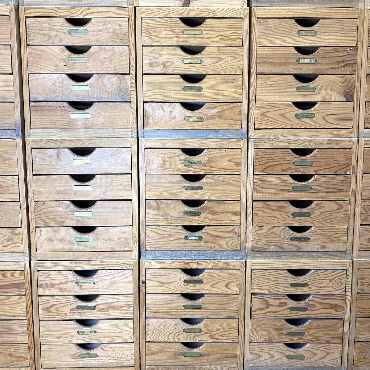 Wooden drawer cabinet