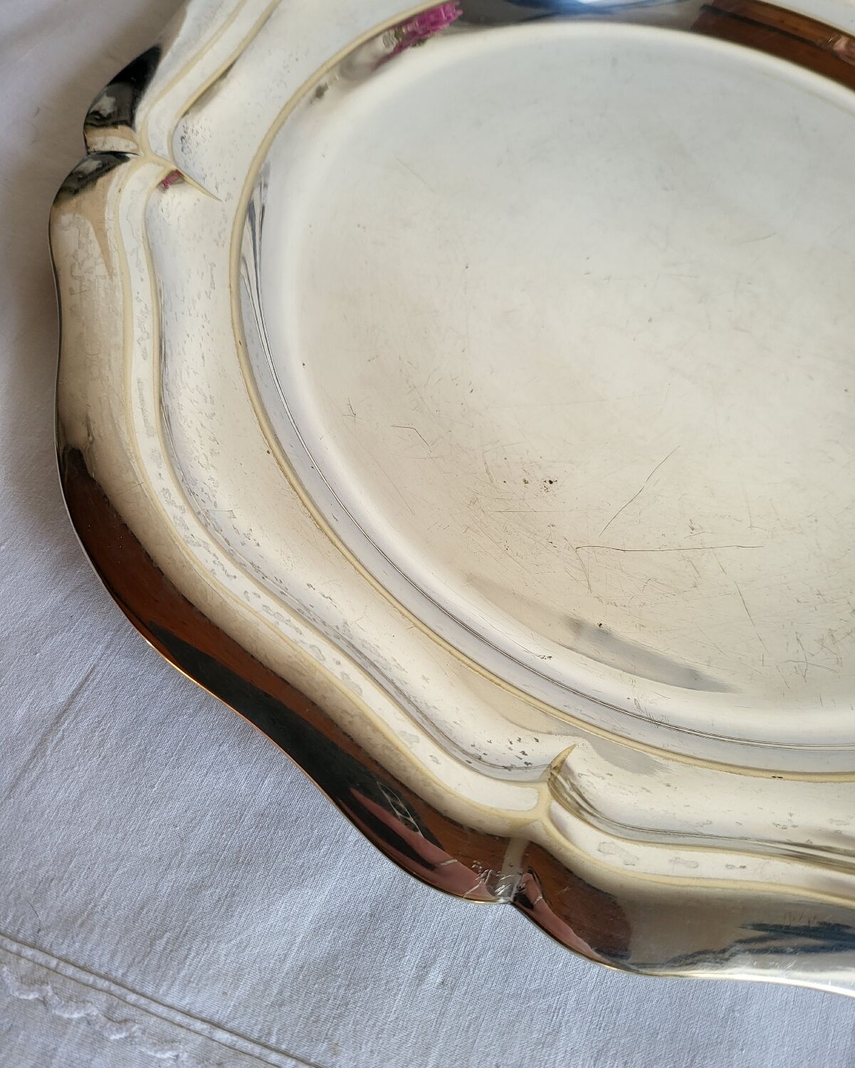 Plat de Service Rond en métal argenté Quist Alpacca