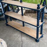 Floor on wooden legs