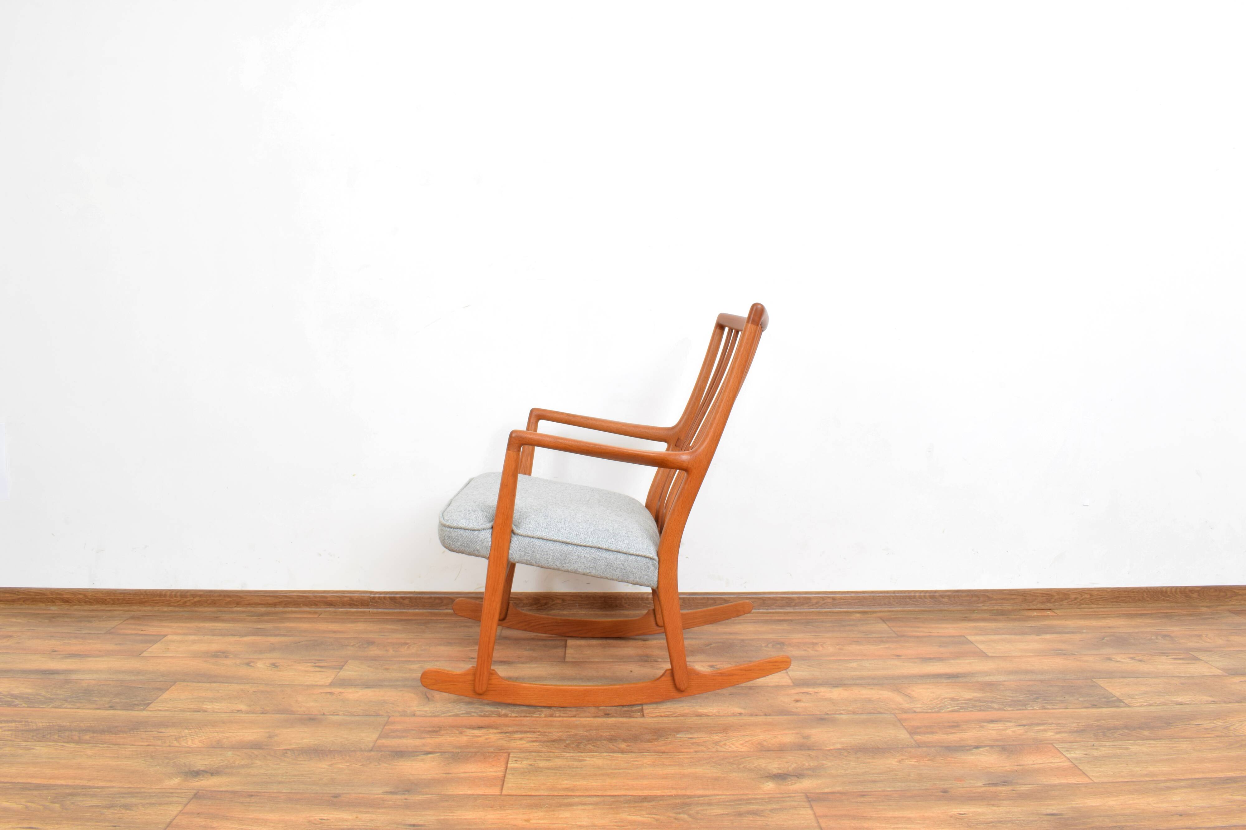 Oak ML33 Rocking Chair by Hans J. Wegner for A/S Mikael Laursen, 1950s