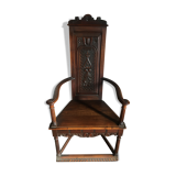 Walnut Renaissance-style caquety chair