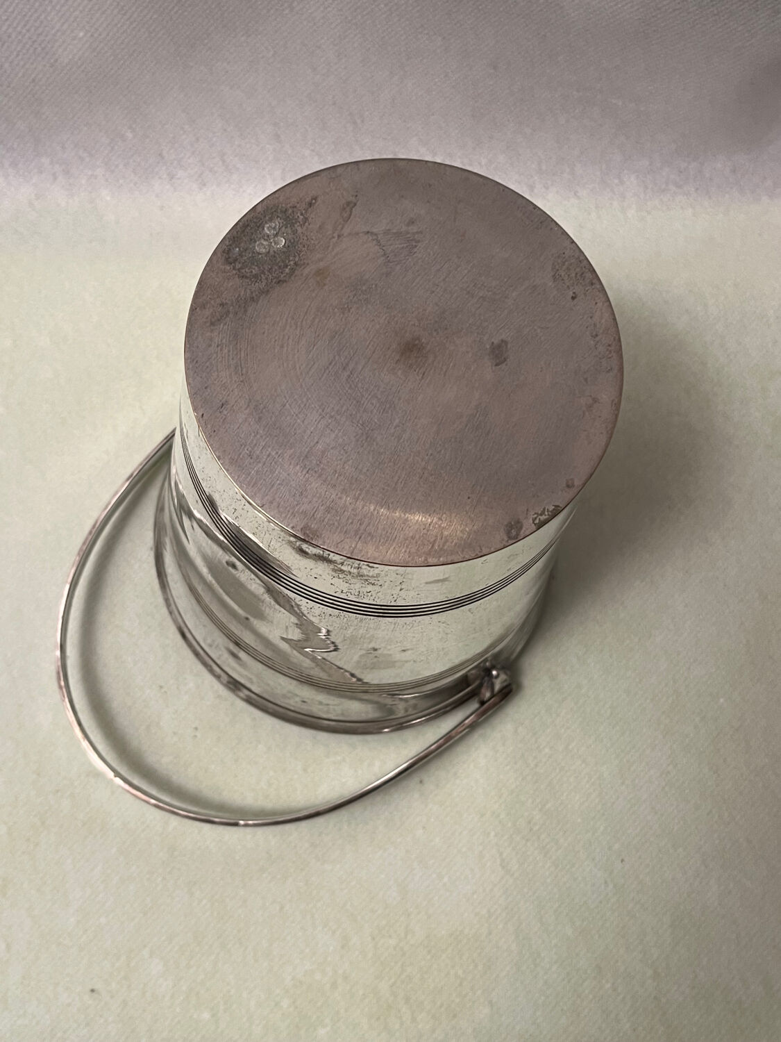 Silver-plated metal ice bucket