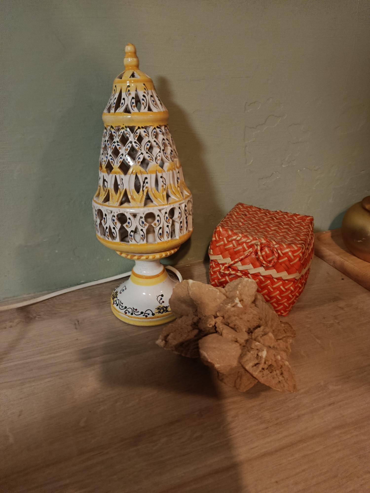 Vintage night light in perforated terracotta - Hand-painted