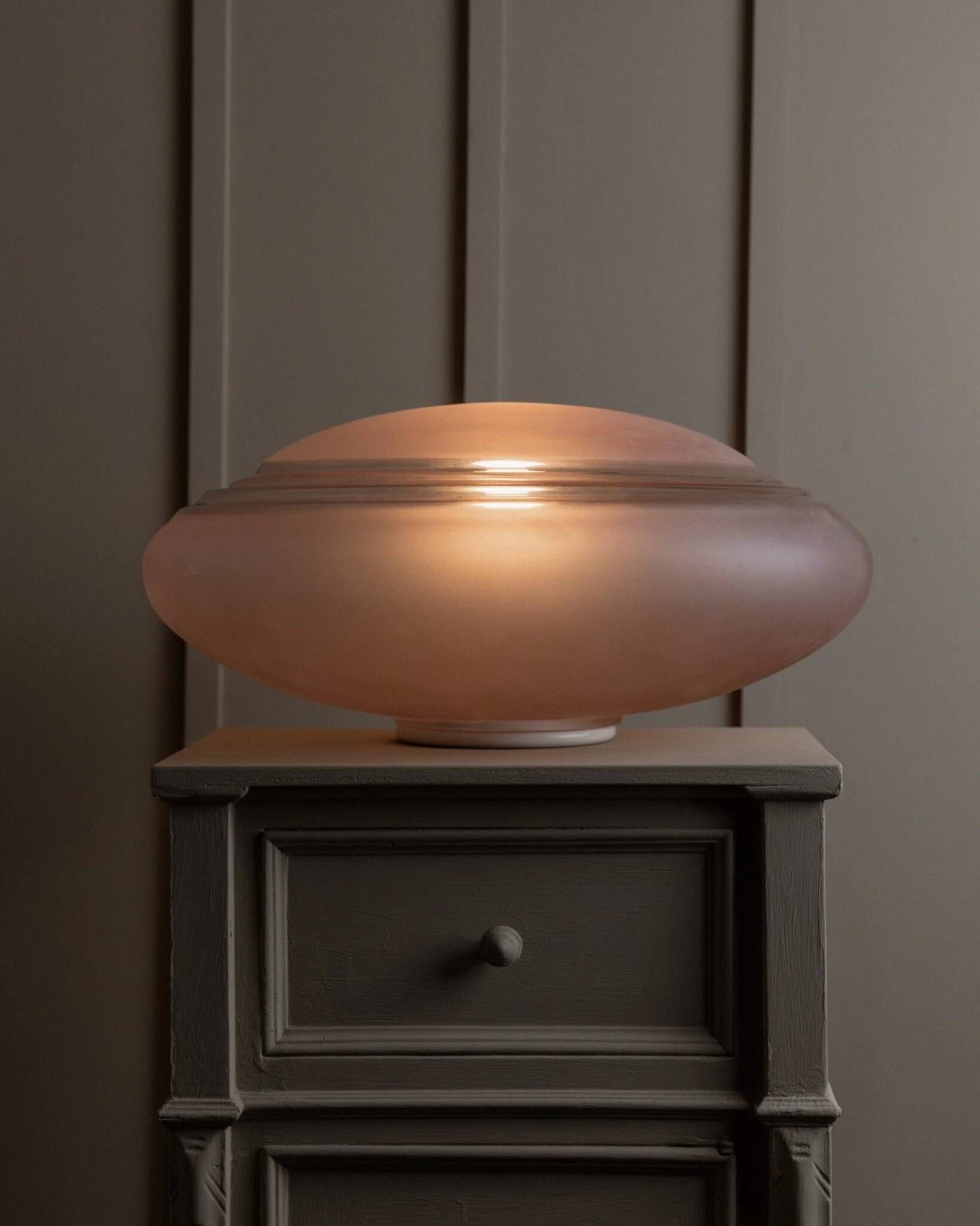 XXL pink Murano glass table lamp with white metal base, postmodern Memphis style, Italian 1980s