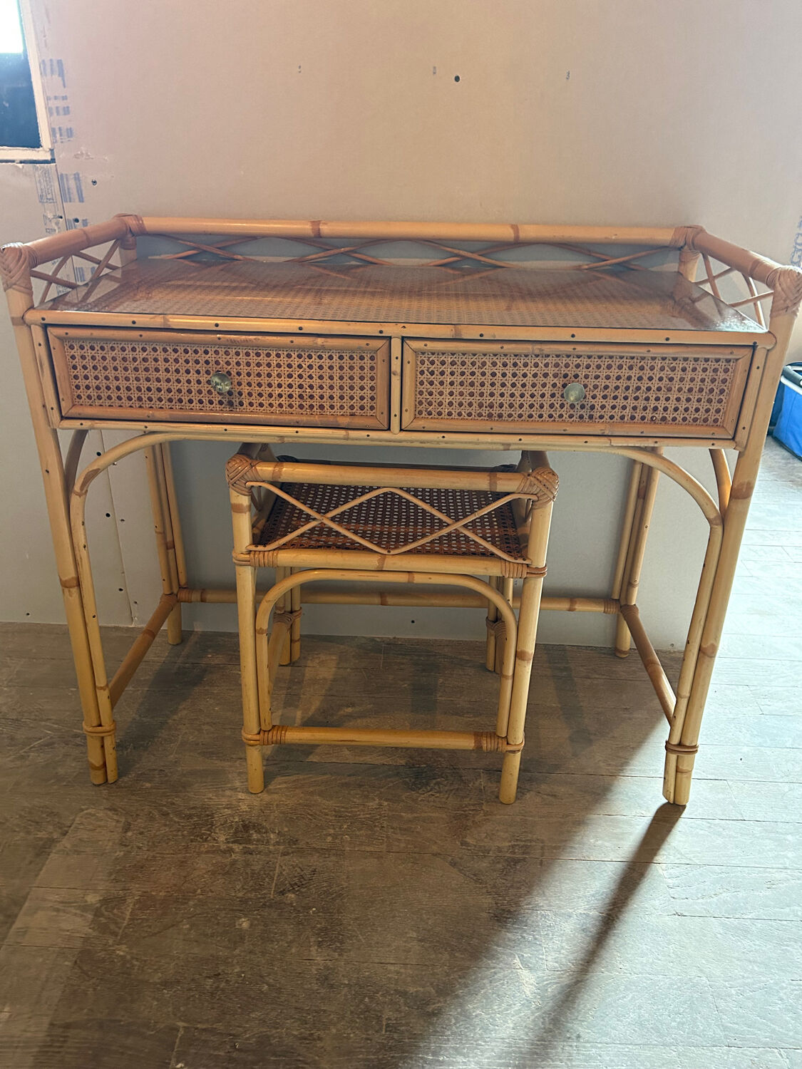 Bureau Jade et sa chaise - Brocante en Seine Maritime