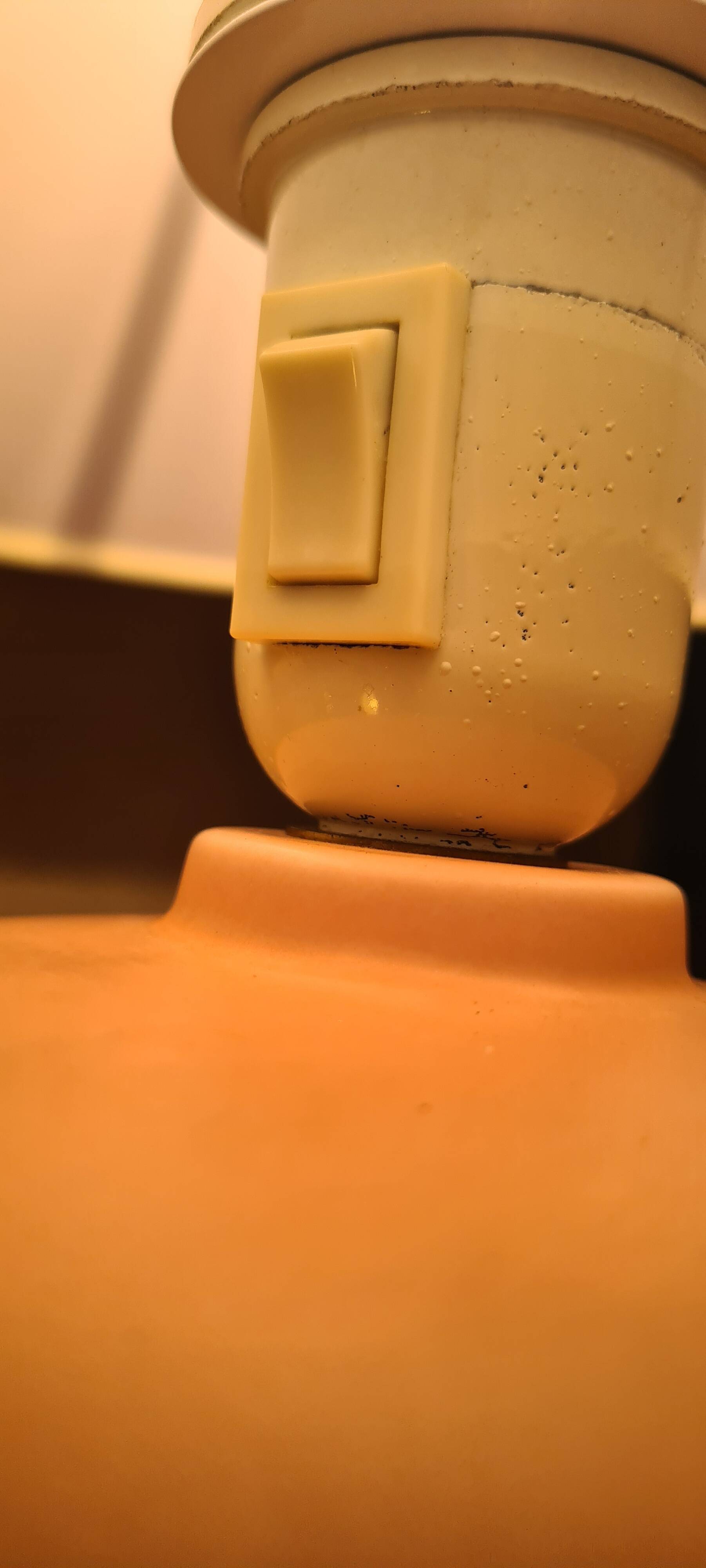 pair of 1970s lamps in matte pink ceramic and off-white lampshades, new inte