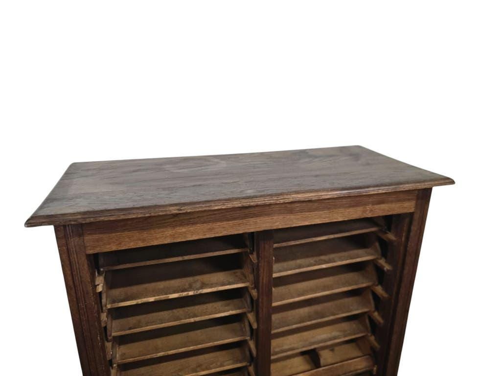 Commode à tiroirs vintage en bois / armoire d'archives / armoire de notaire