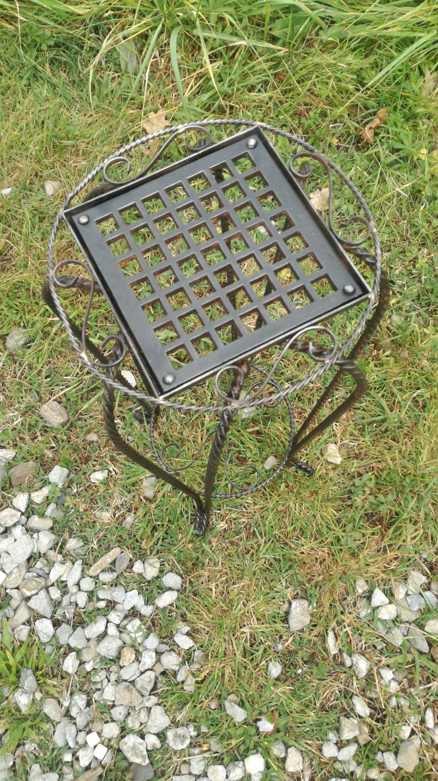 Sellette, plant door,