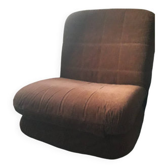 Vintage armchair with Italian design